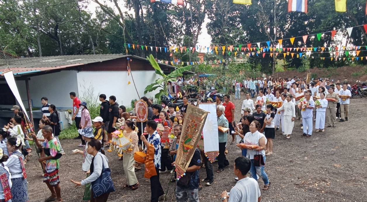 ภาพร่วมพิธีกรรมศูนย์ปฏิบัติธรรมป่าช้าโคกอุดม
