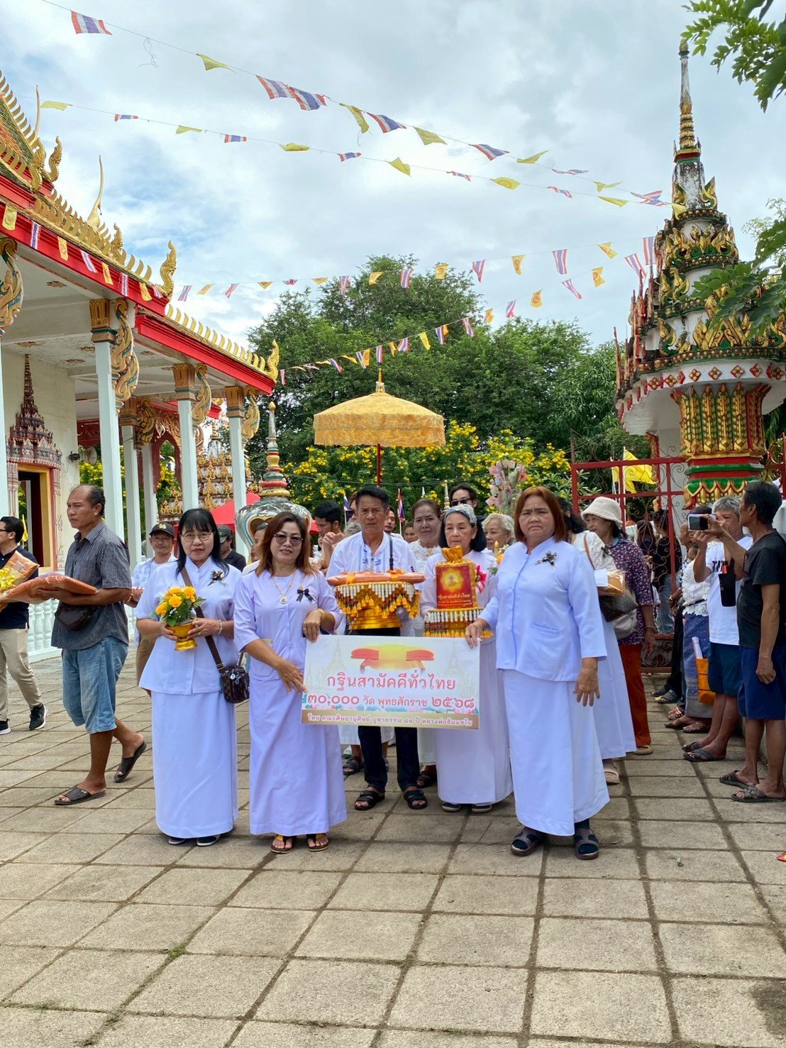 ภาพร่วมขบวนกฐินวัดศรีษะเมือง