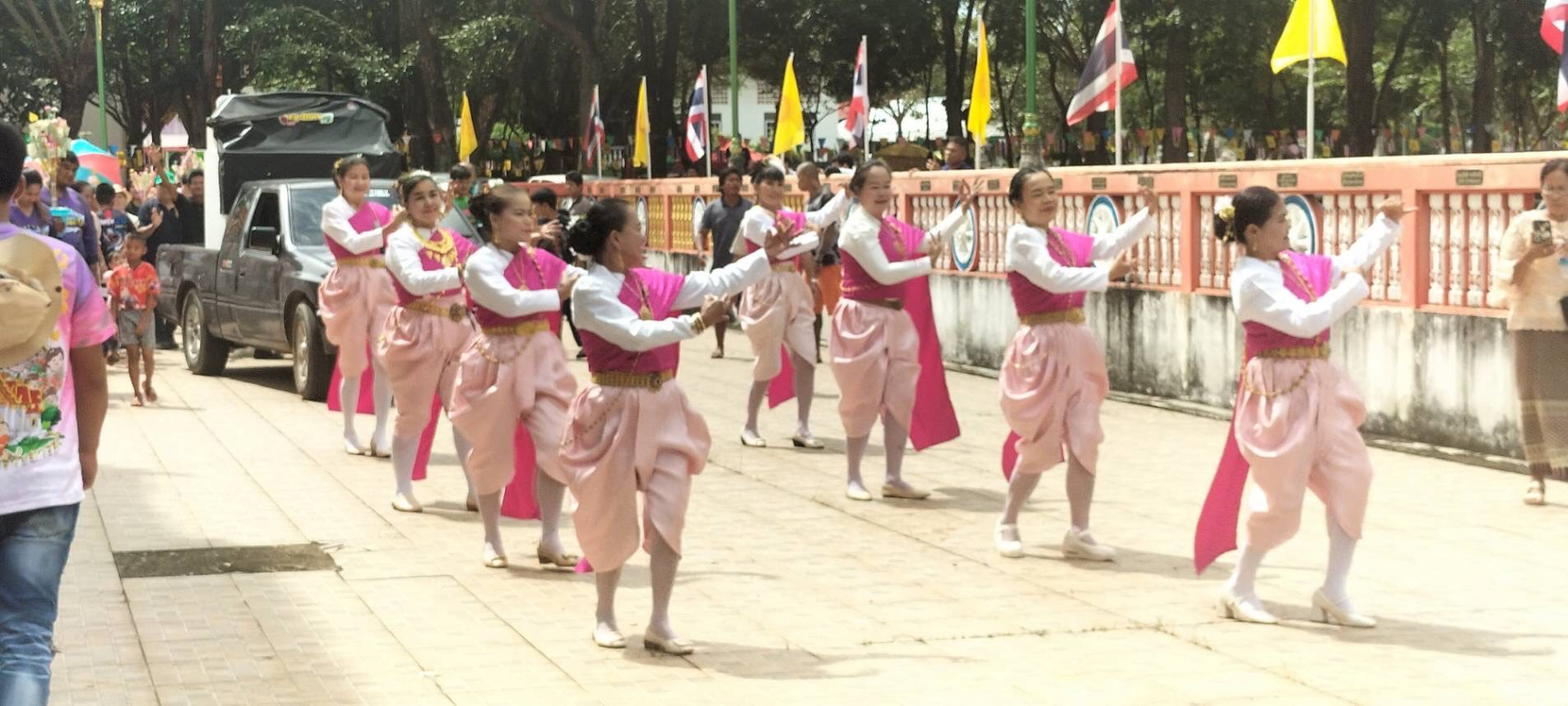 ภาพร่วมพิธีกรรมวัดหนองนมหนู