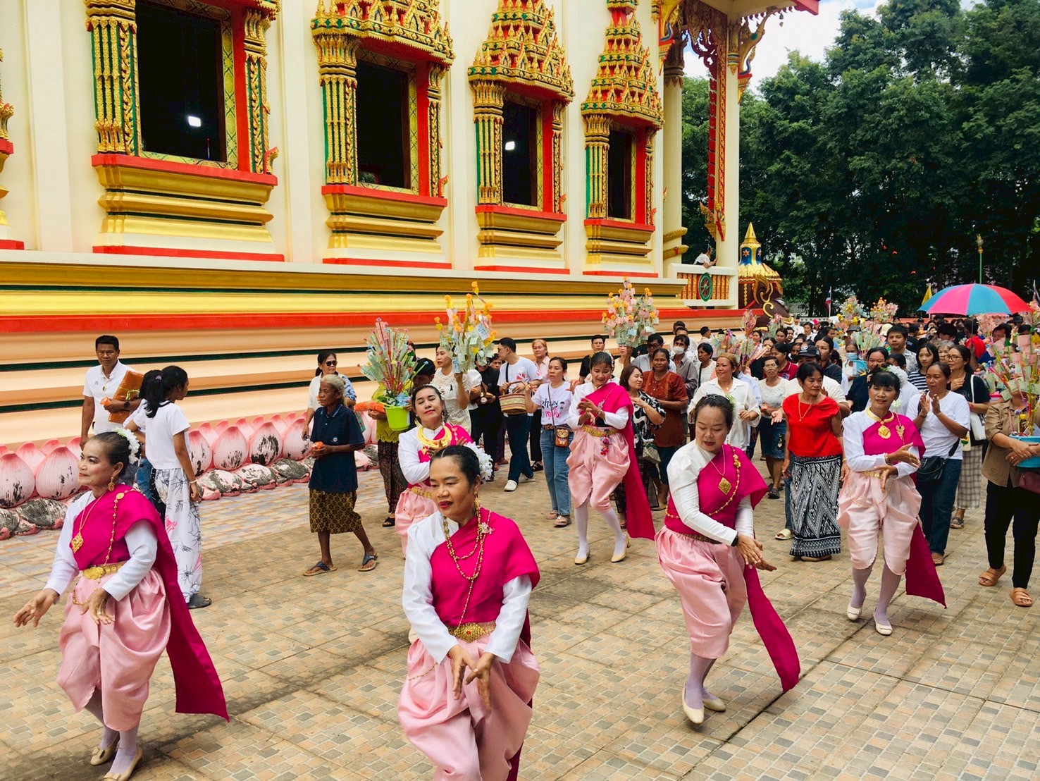 ภาพร่วมพิธีกรรมวัดหนองนมหนู