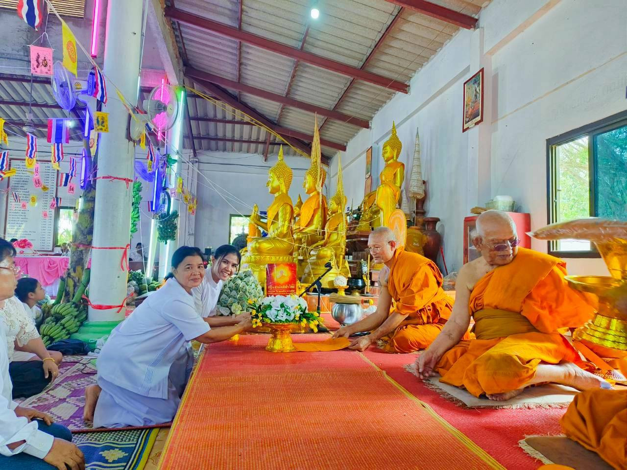 ภาพการถวายปัจจัยวัดบ้านพัฒนา