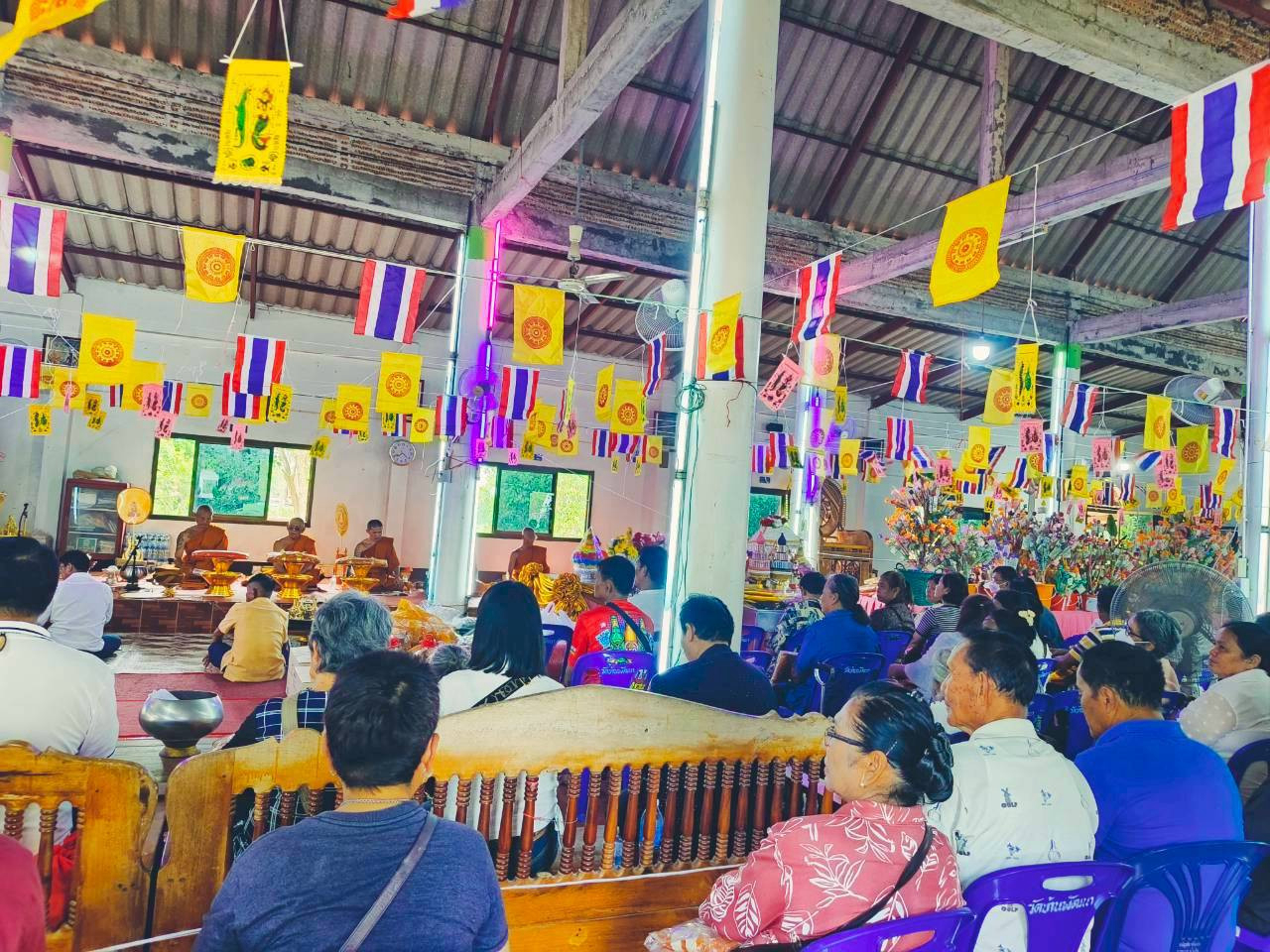 ภาพร่วมพิธีกรรมวัดบ้านพัฒนา