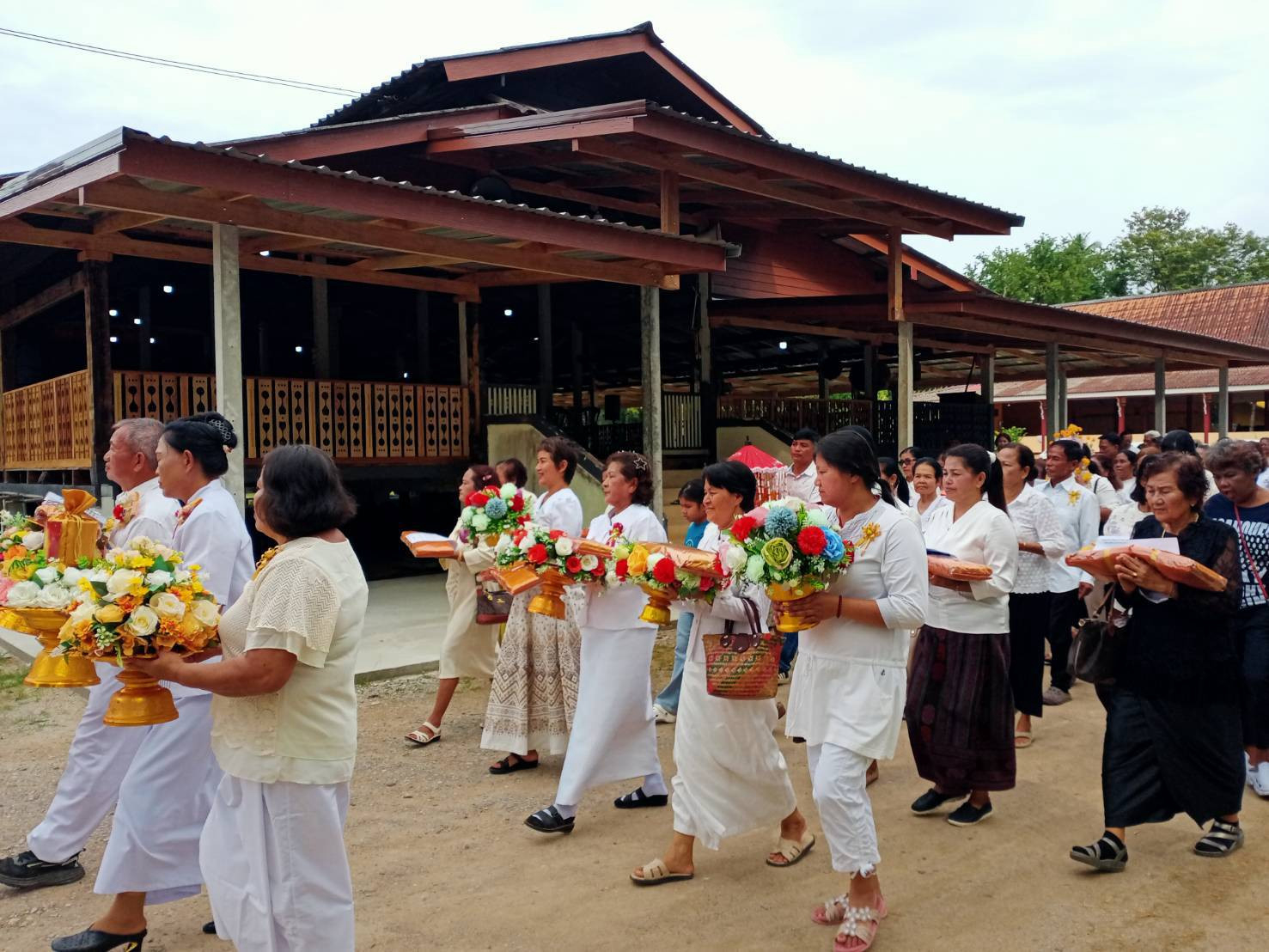 ภาพร่วมพิธีกรรมวัดสุวรรณธาราราม