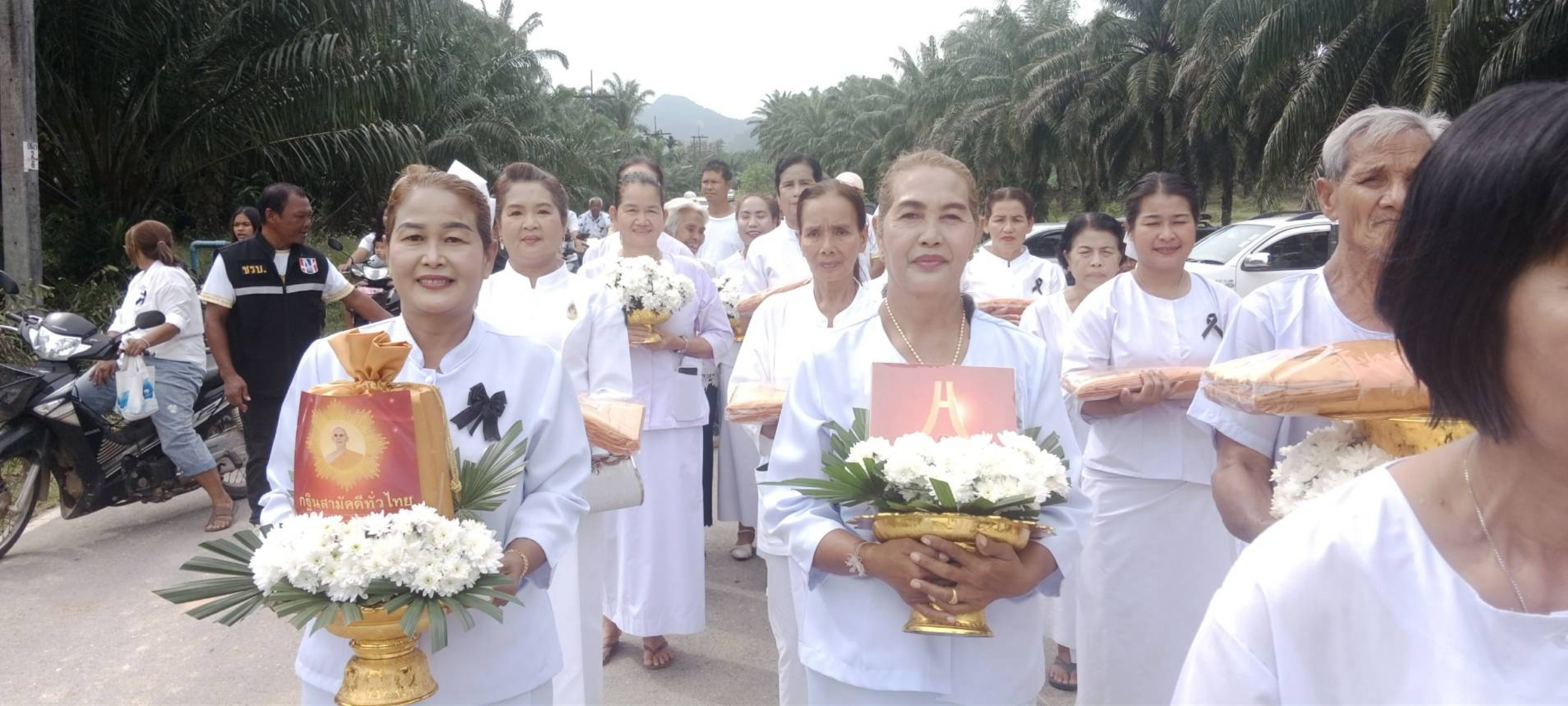 ภาพร่วมขบวนกฐินสำนักสงฆ์บ้านในควน