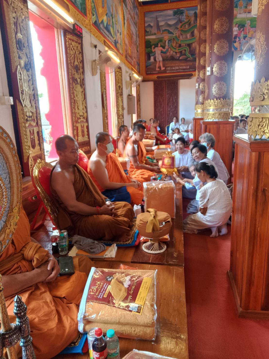 ภาพการถวายปัจจัยวัดจามเทวีศรีวัฒนา