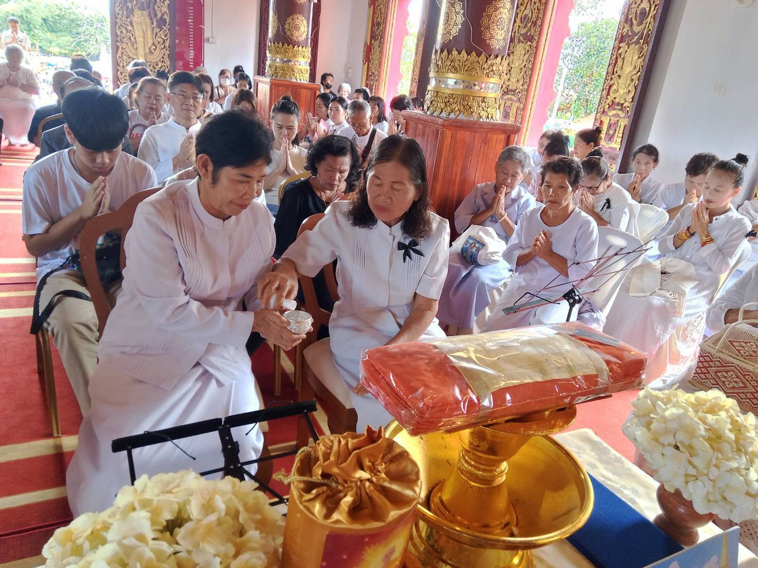 ภาพร่วมพิธีกรรมวัดจามเทวีศรีวัฒนา