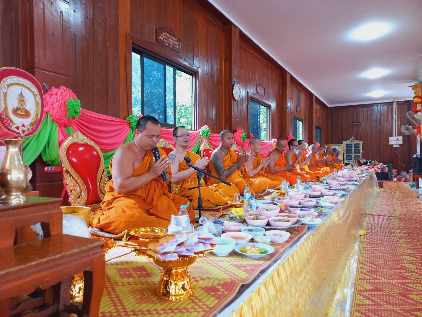 ภาพร่วมพิธีกรรมวัดหนองกระดี่