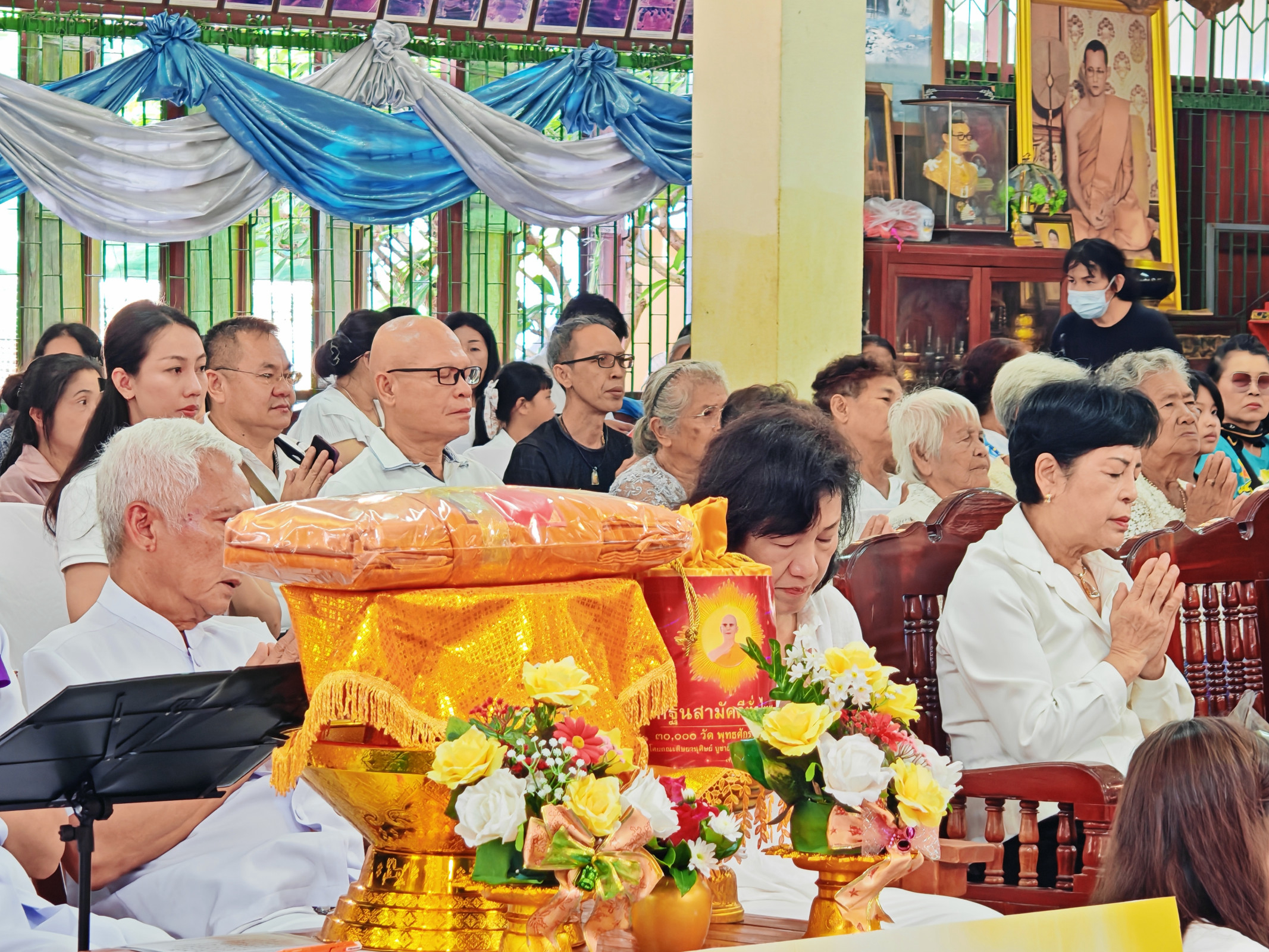 ภาพร่วมพิธีกรรมวัดกลาง