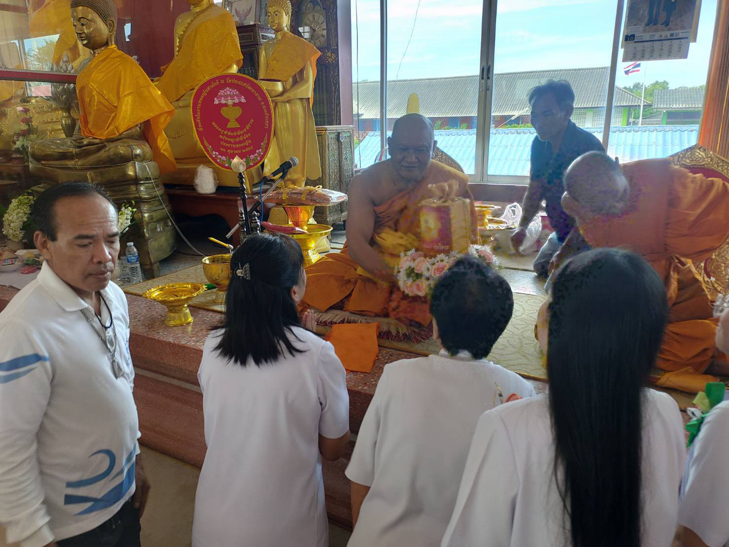 ภาพการถวายปัจจัยวัดประเวศวัฒนาราม