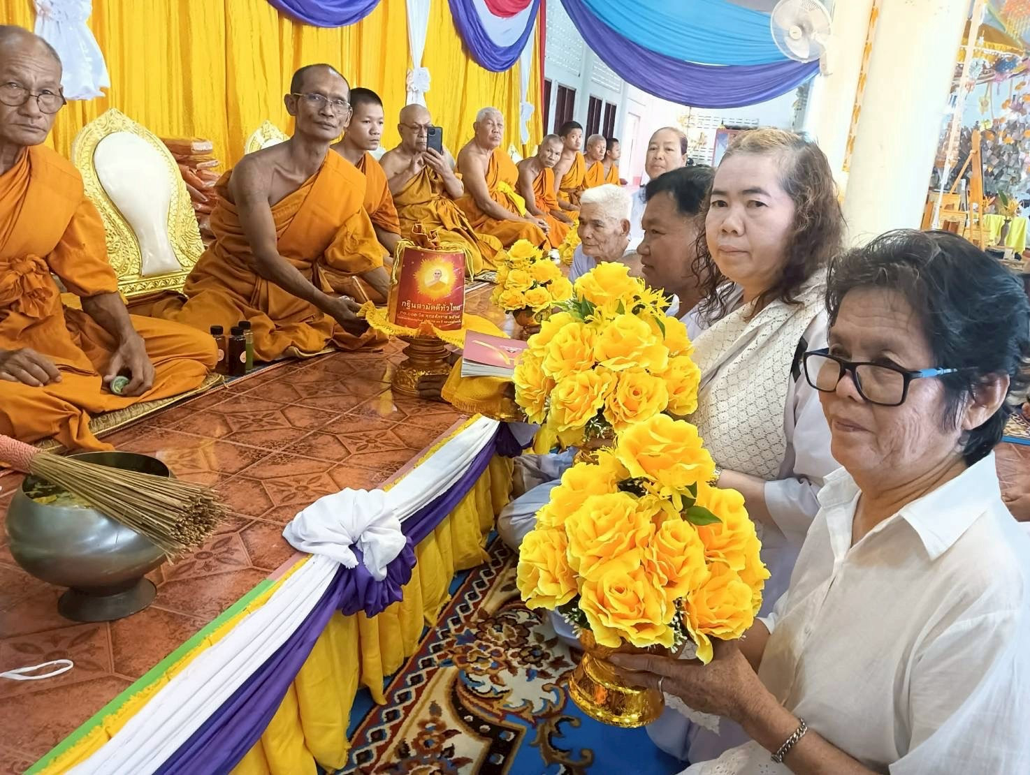 ภาพการถวายปัจจัยวัดนางาม