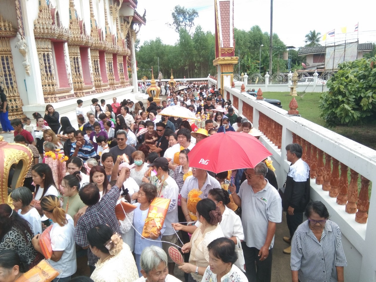 ภาพร่วมพิธีกรรมวัดแก่งสีเสียด