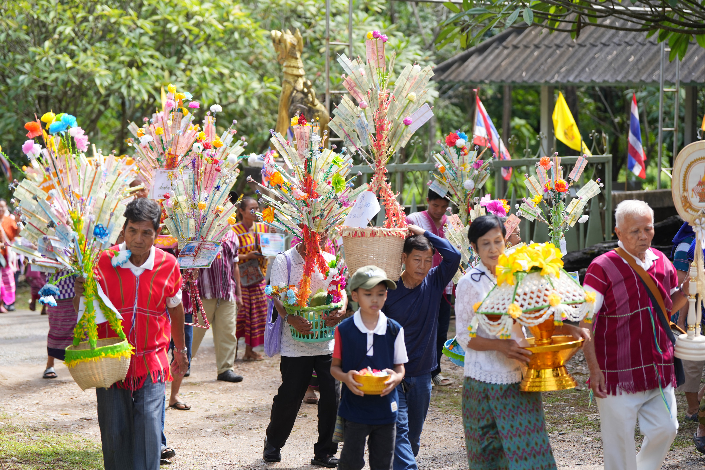 ภาพร่วมพิธีกรรมวัดห้วยทราย