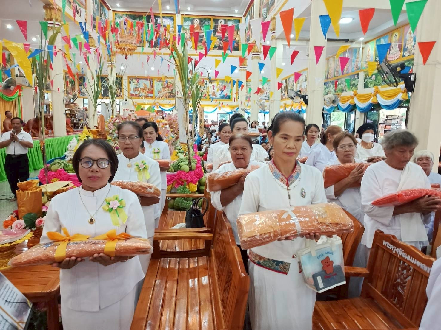 ภาพร่วมพิธีกรรมวัดทุ่งหนองแหวน