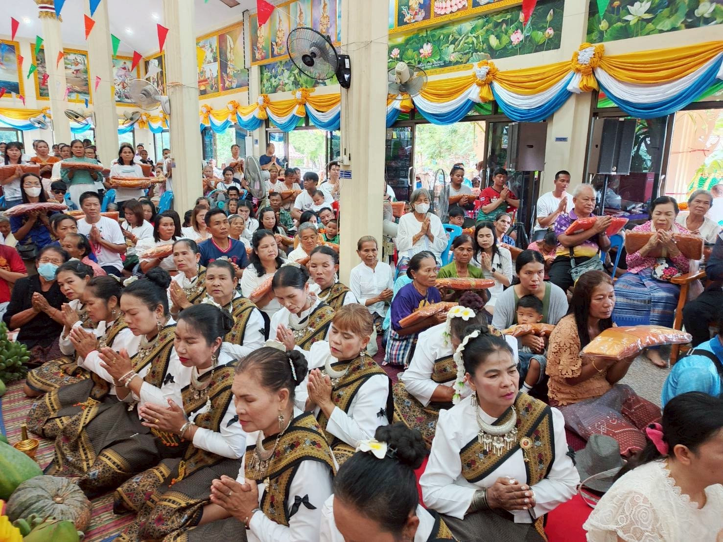 ภาพร่วมพิธีกรรมวัดทุ่งหนองแหวน