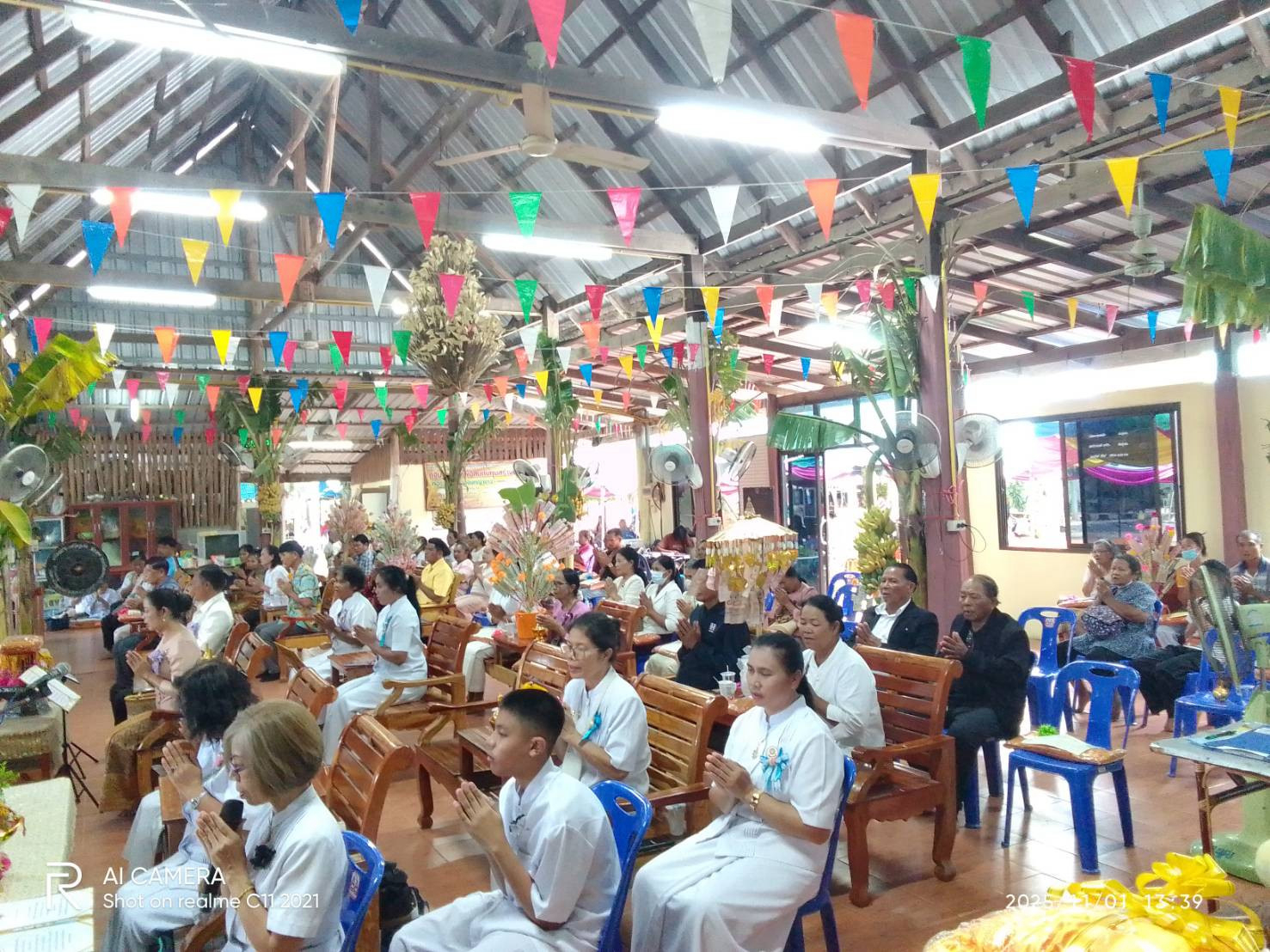 ภาพร่วมพิธีกรรมวัดหนองหญ้าขาว