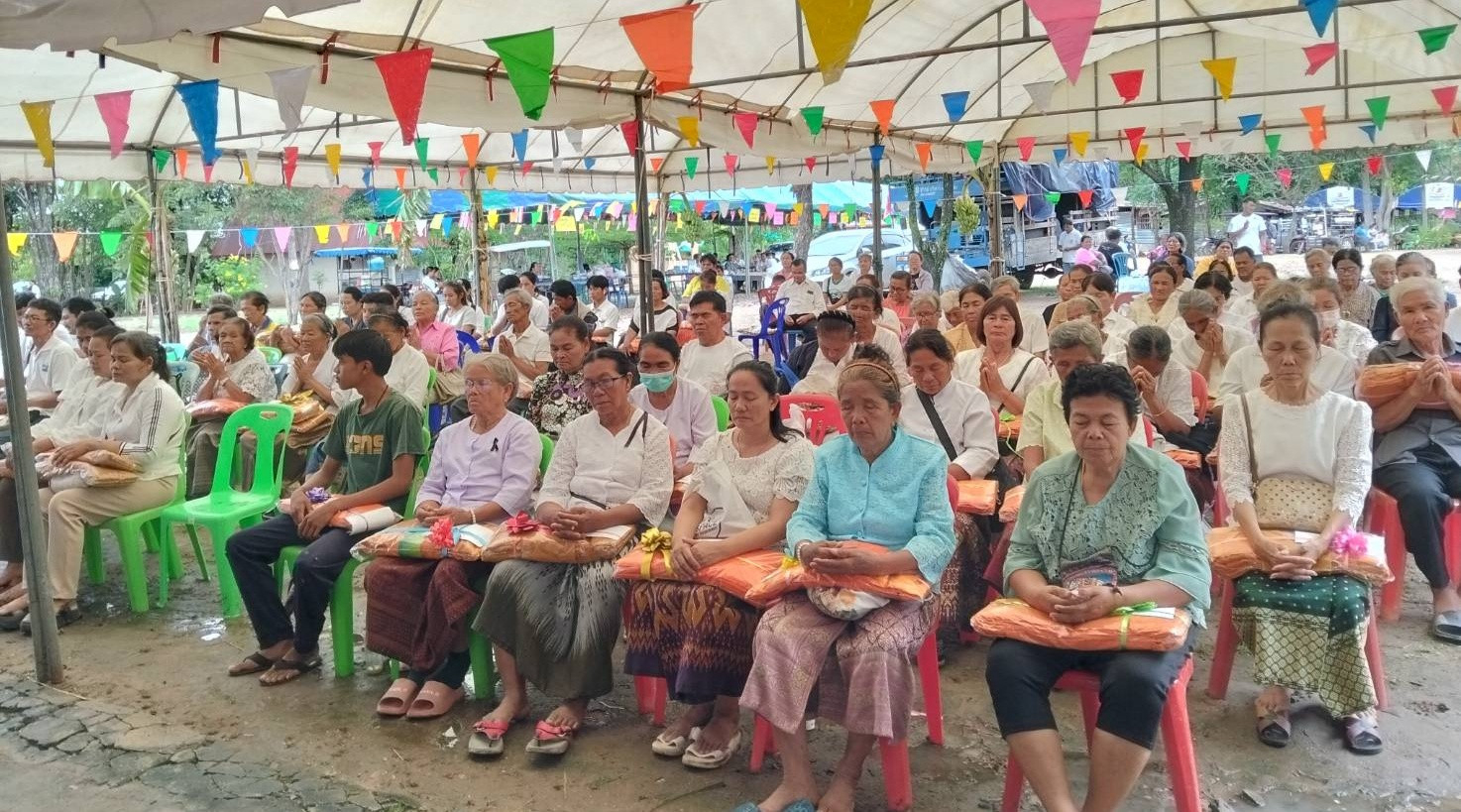 ภาพร่วมพิธีกรรมวัดโคกน้อย