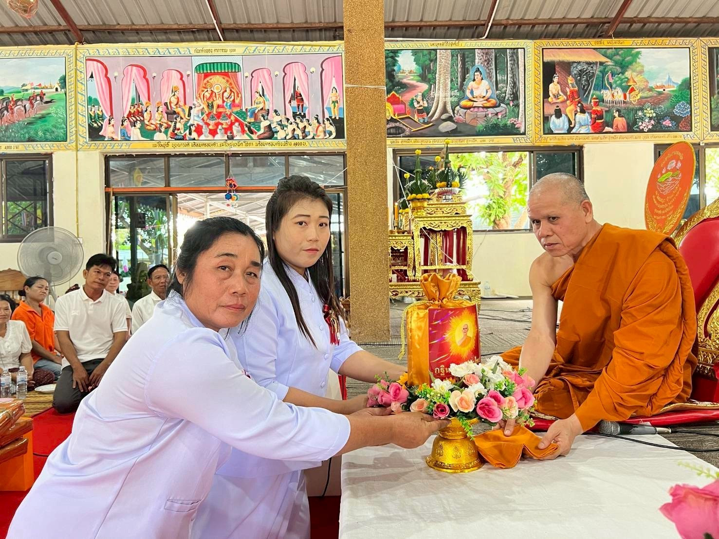 ภาพการถวายปัจจัยวัดสมสนุก