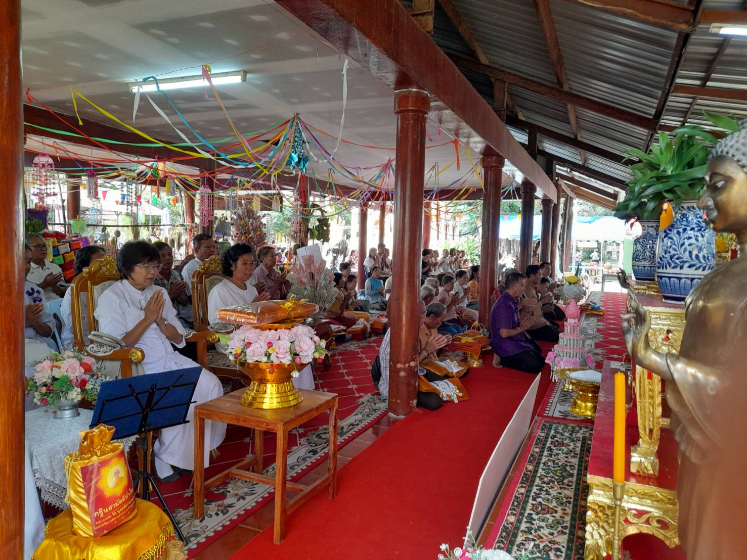 ภาพร่วมพิธีกรรมวัดสว่างอรุณ