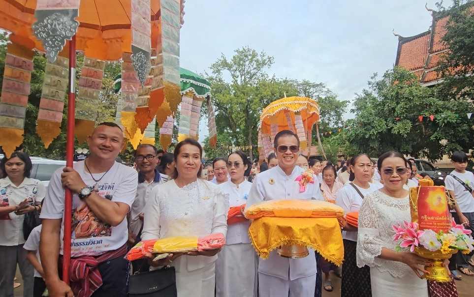 ภาพร่วมขบวนกฐินวัดศิริบุญธรรม