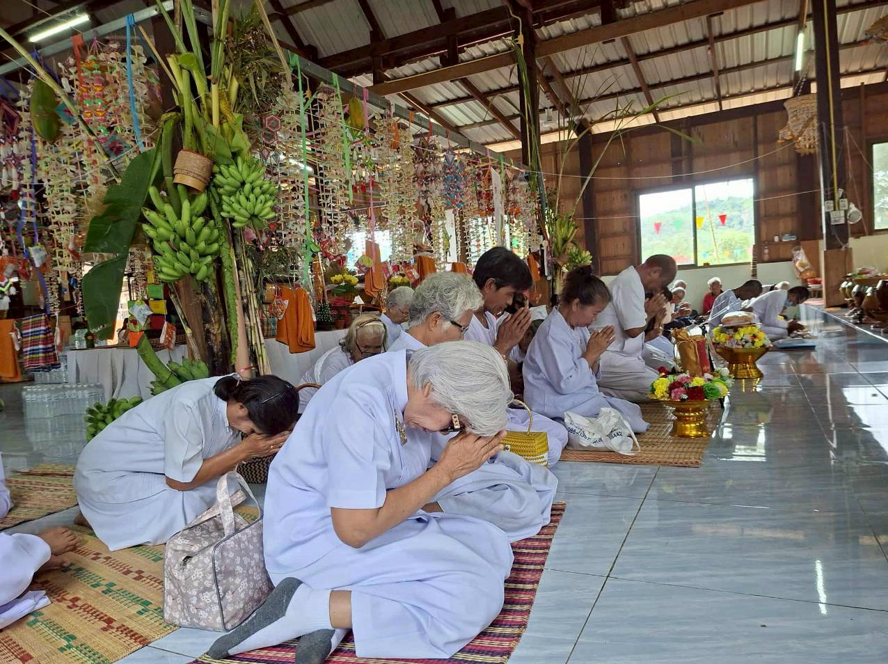 ภาพร่วมพิธีกรรมวัดศิลาสมบัติ