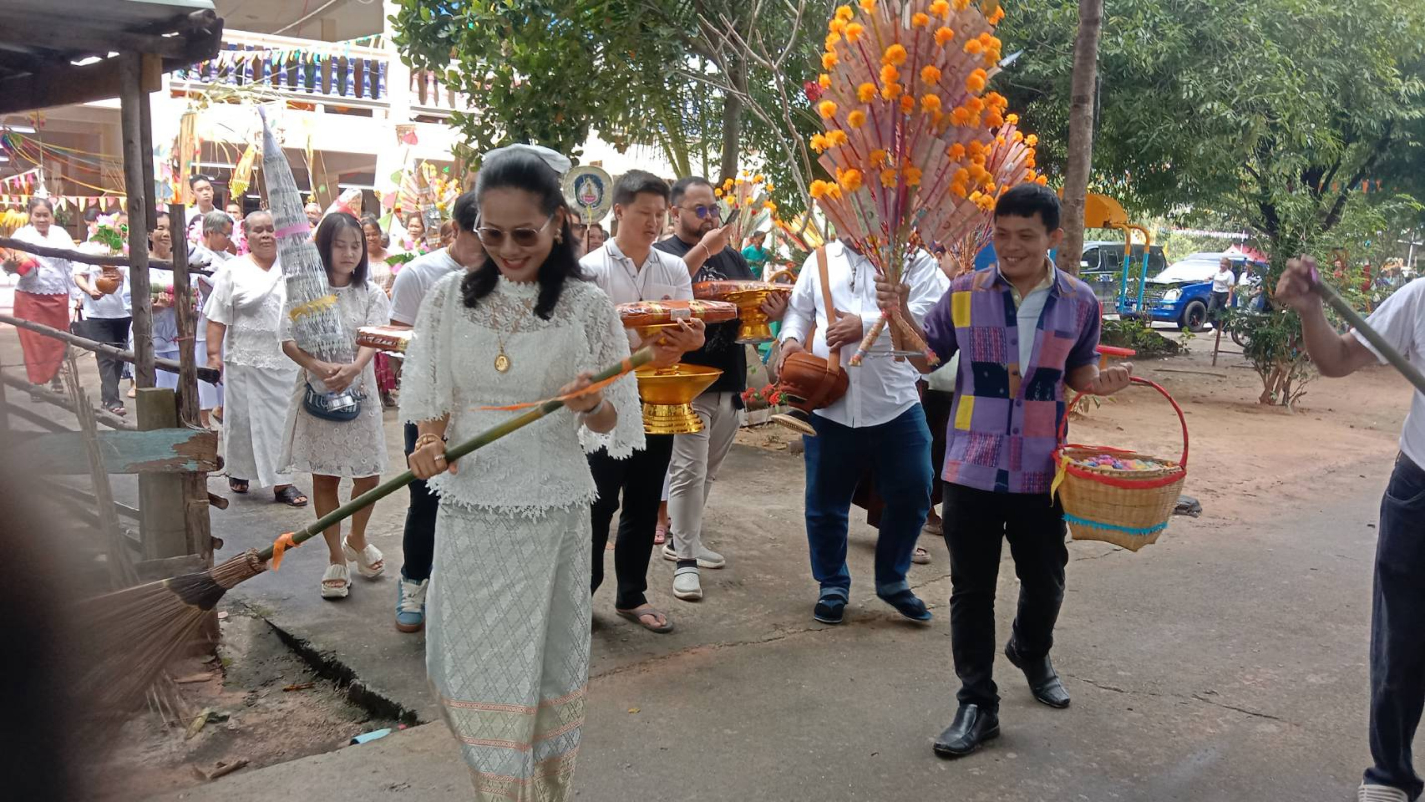ภาพร่วมพิธีกรรมวัดบ้านโนนเดื่อ