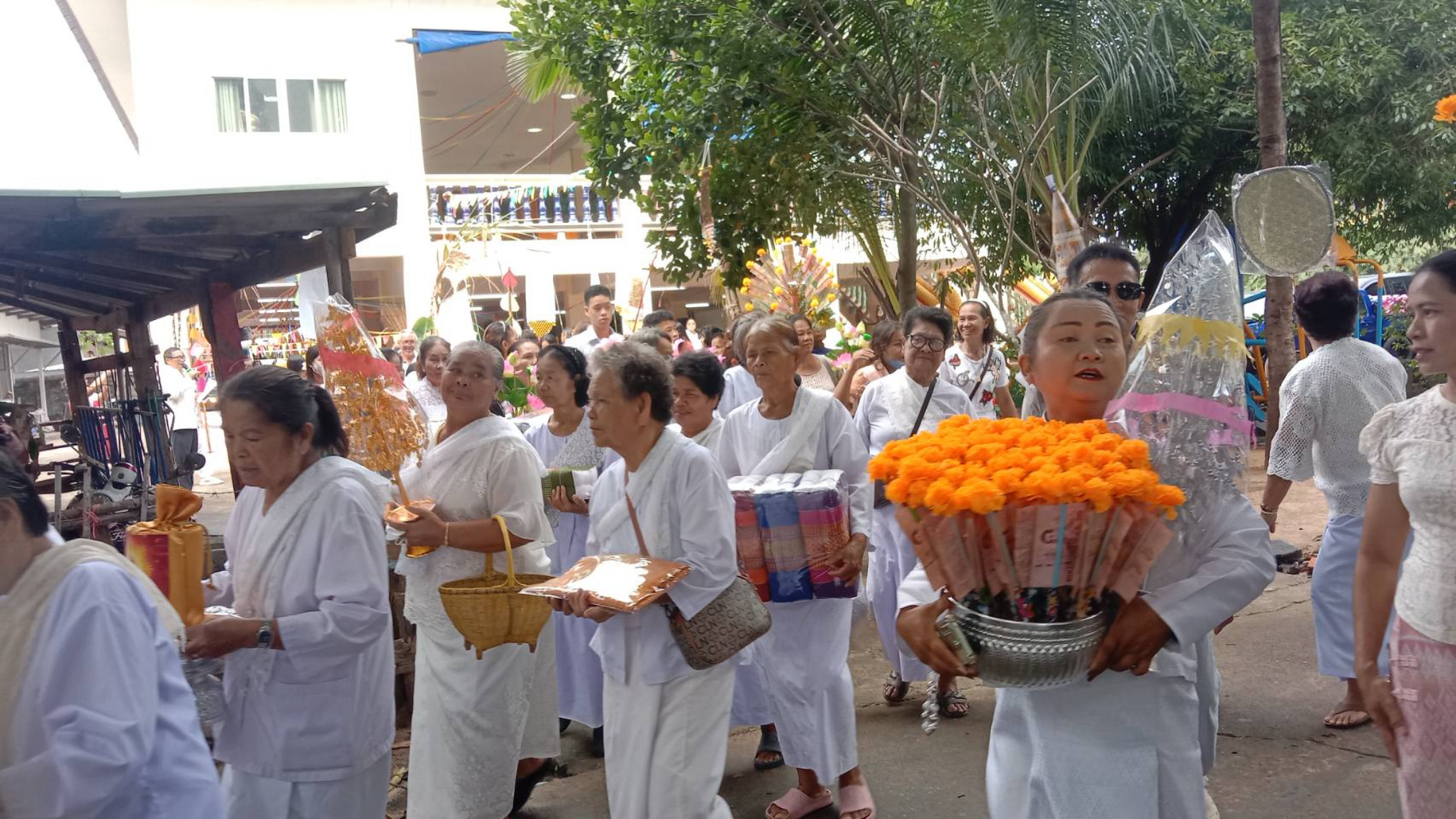 ภาพร่วมพิธีกรรมวัดบ้านโนนเดื่อ