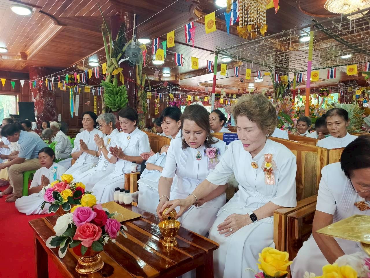 ภาพร่วมพิธีกรรมวัดดอนทะยิง