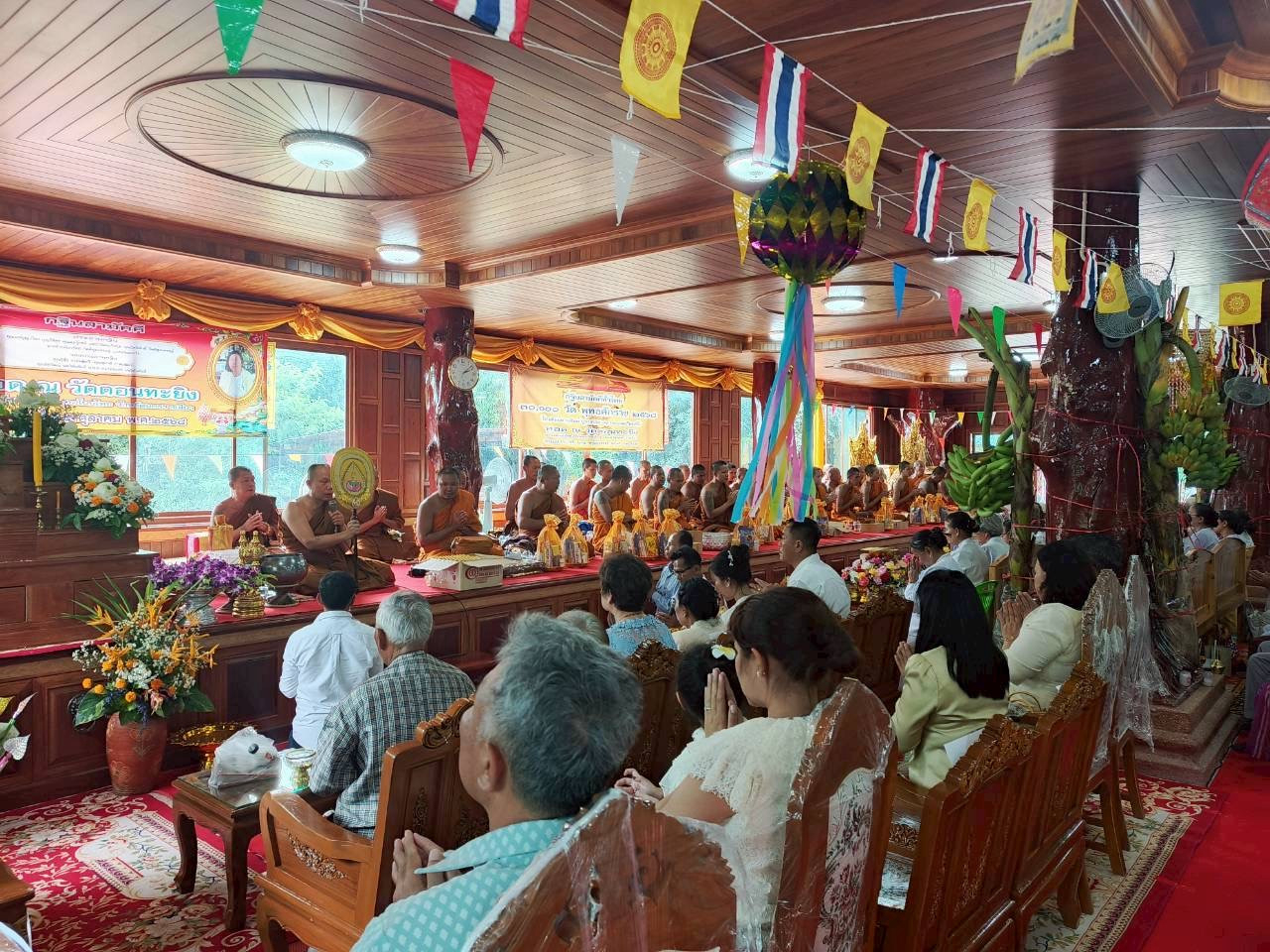 ภาพร่วมพิธีกรรมวัดดอนทะยิง