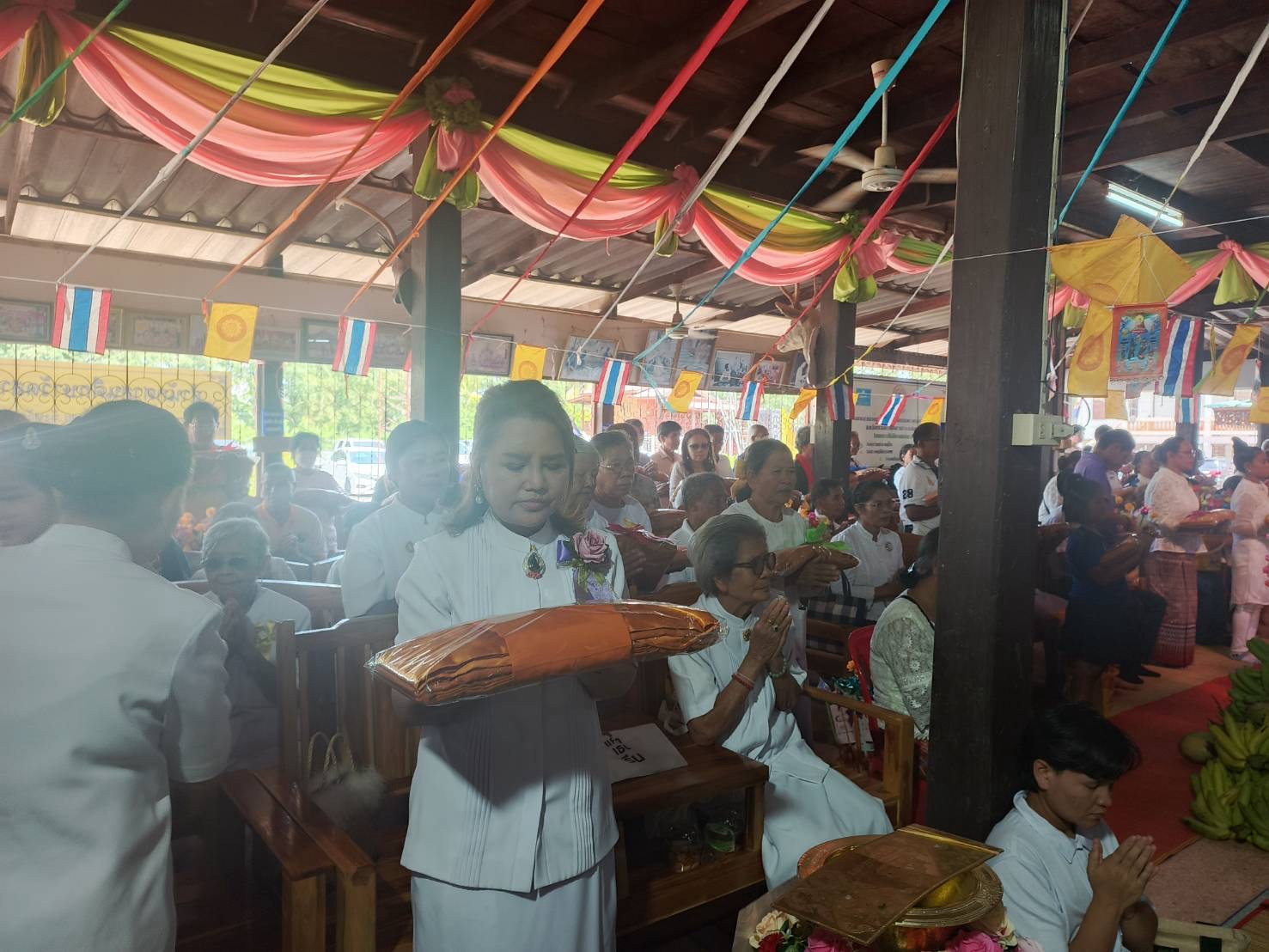 ภาพร่วมพิธีกรรมวัดสายออ