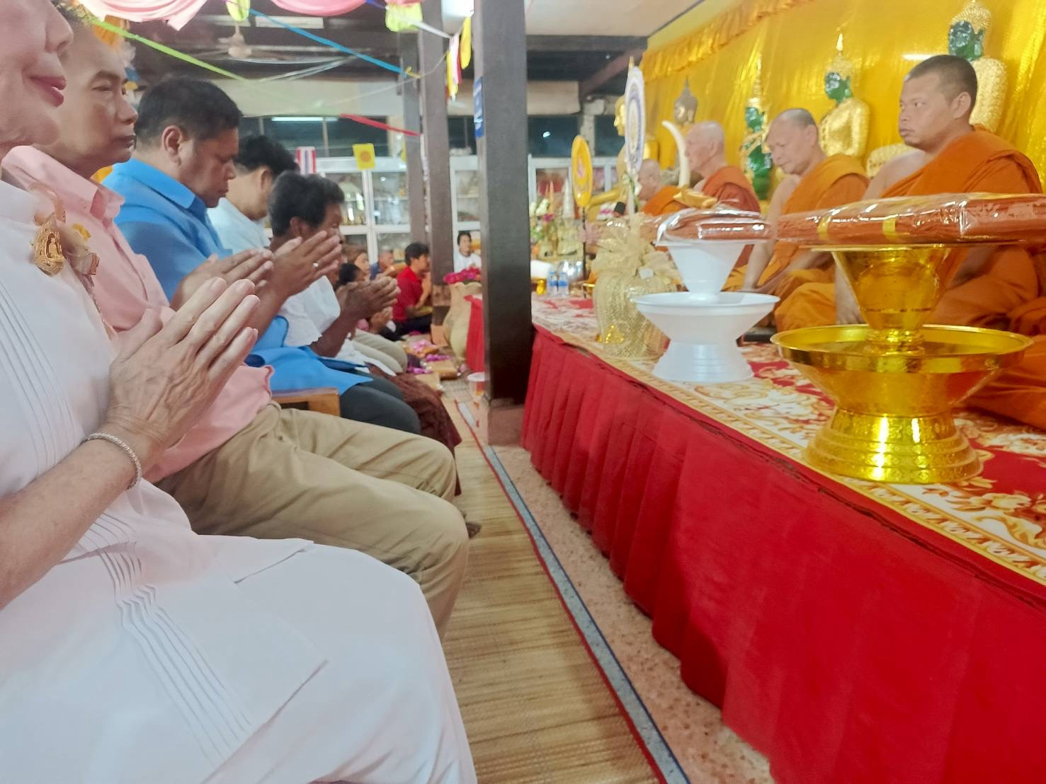 ภาพร่วมพิธีกรรมวัดสายออ