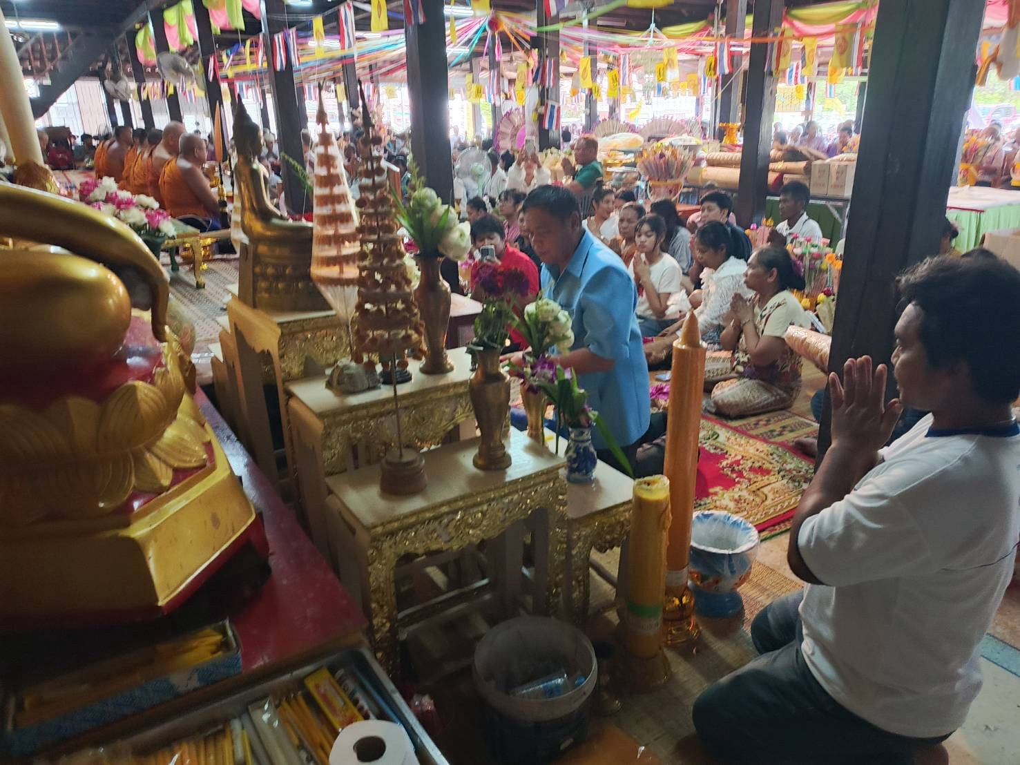 ภาพร่วมพิธีกรรมวัดสายออ