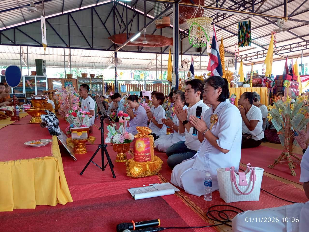 ภาพกล่าวคำถวายกฐินวัดแสงสว่าง