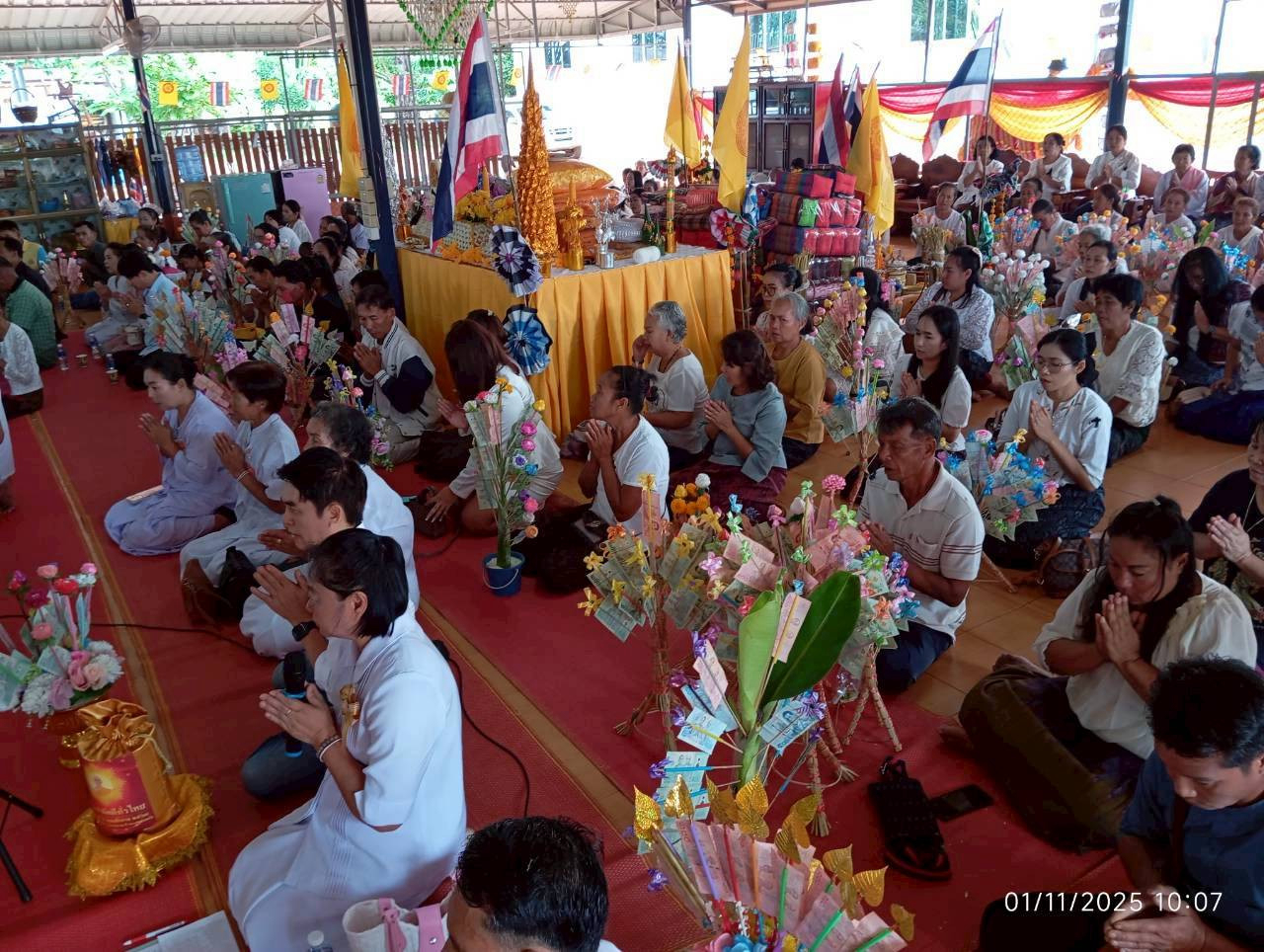 ภาพร่วมพิธีกรรมวัดแสงสว่าง