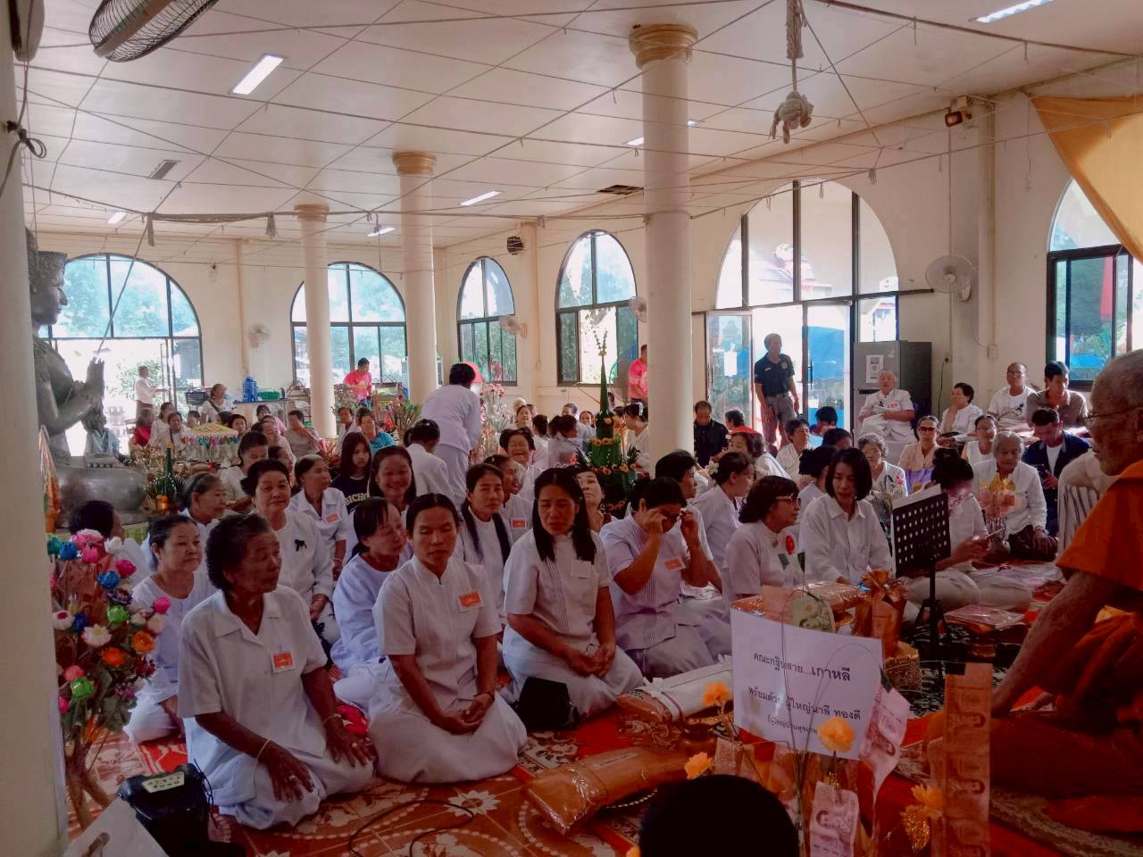 ภาพร่วมพิธีกรรมวัดแสงสว่าง