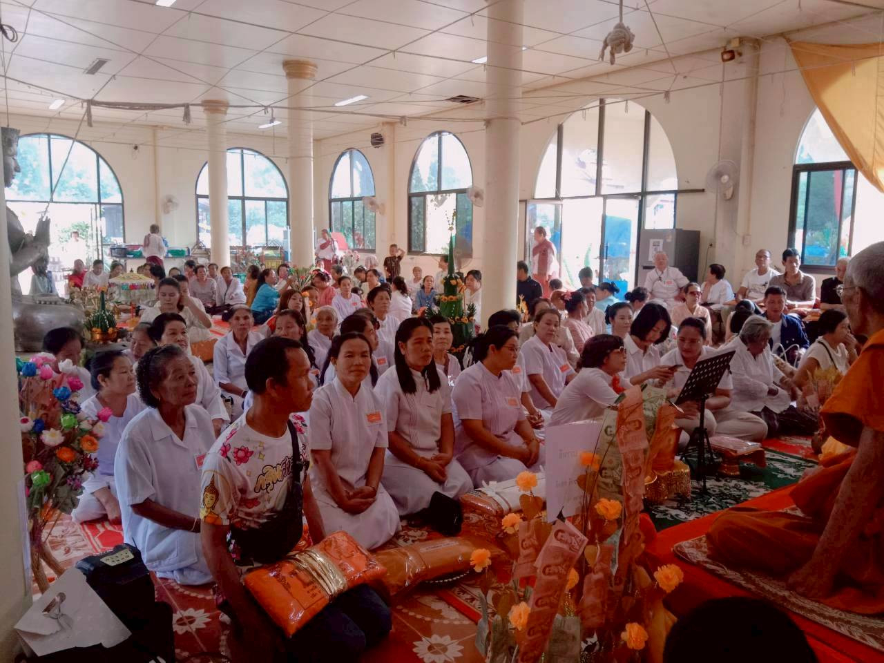 ภาพร่วมพิธีกรรมวัดแสงสว่าง