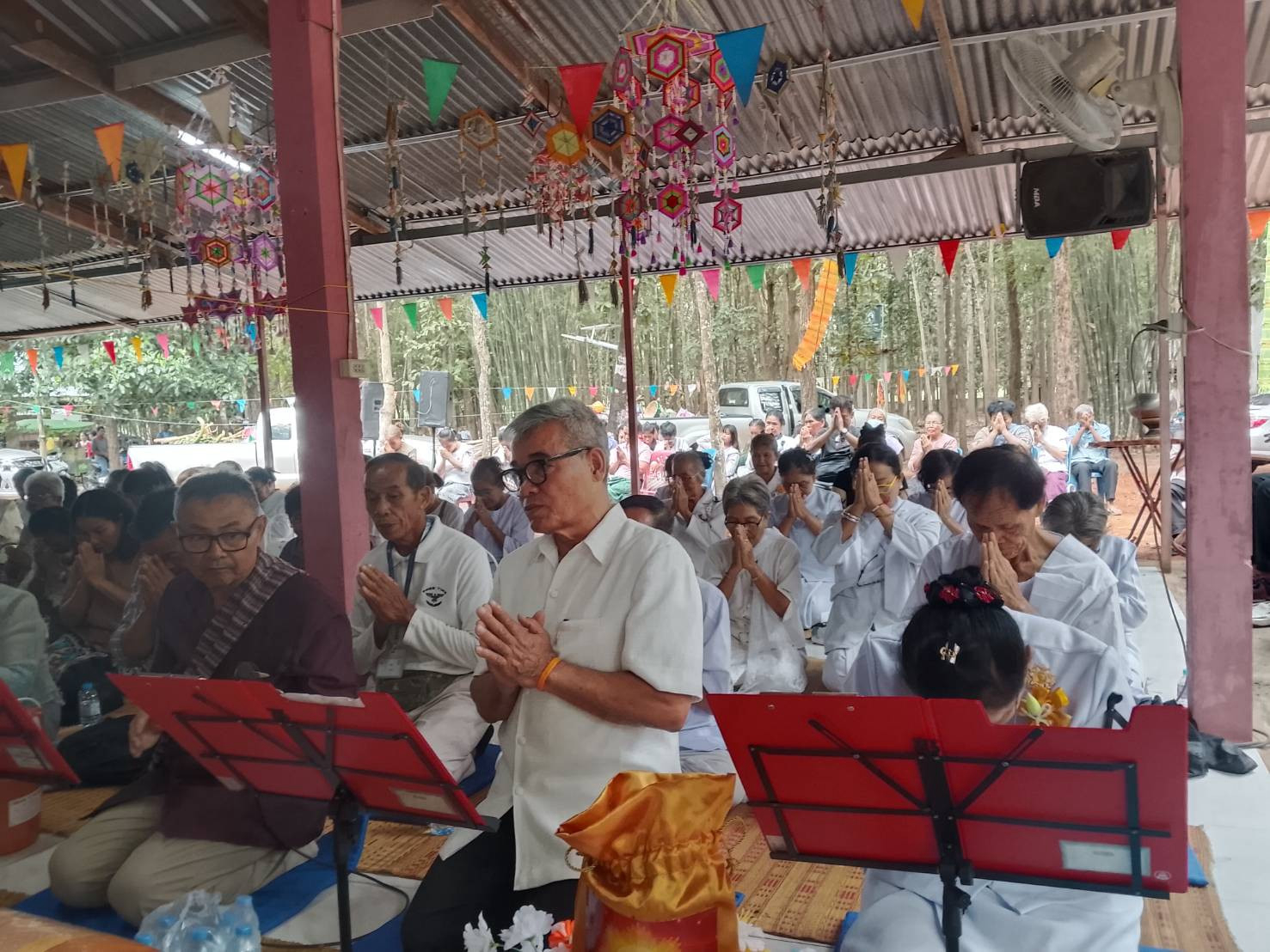 ภาพร่วมพิธีกรรมวัดป่าชมภูทอง