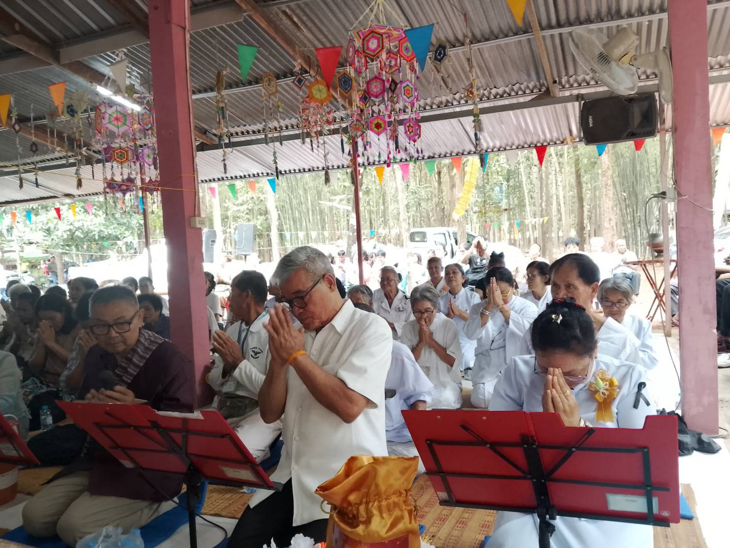 ภาพร่วมพิธีกรรมวัดป่าชมภูทอง