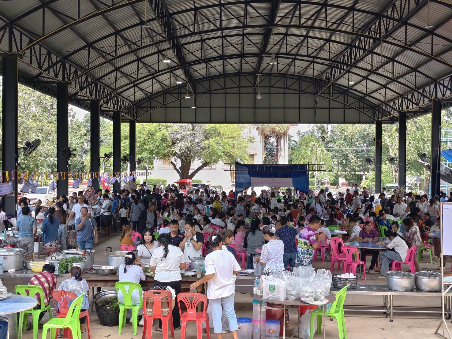 ภาพร่วมพิธีกรรมวัดมะกอกแก้ว