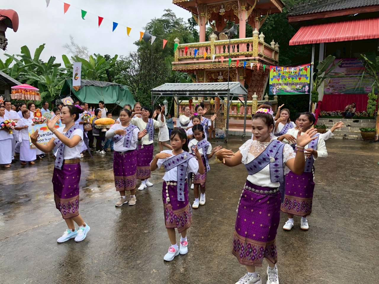 ภาพร่วมพิธีกรรมวัดลาดยาวใหม่