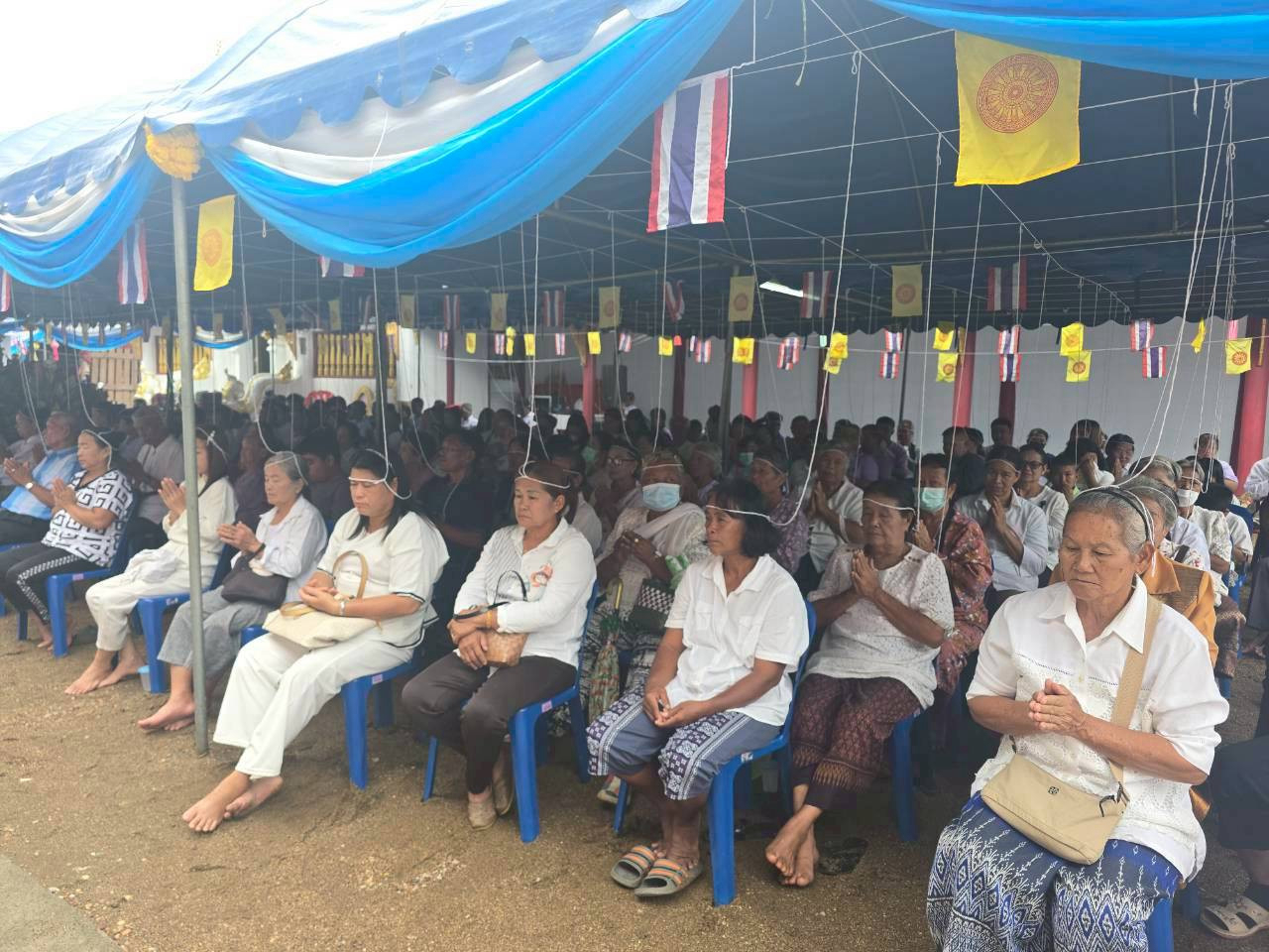 ภาพร่วมพิธีกรรมสำนักสงฆ์วัดพระธาตุจ๋อมสะหลีหมอกแก้ว