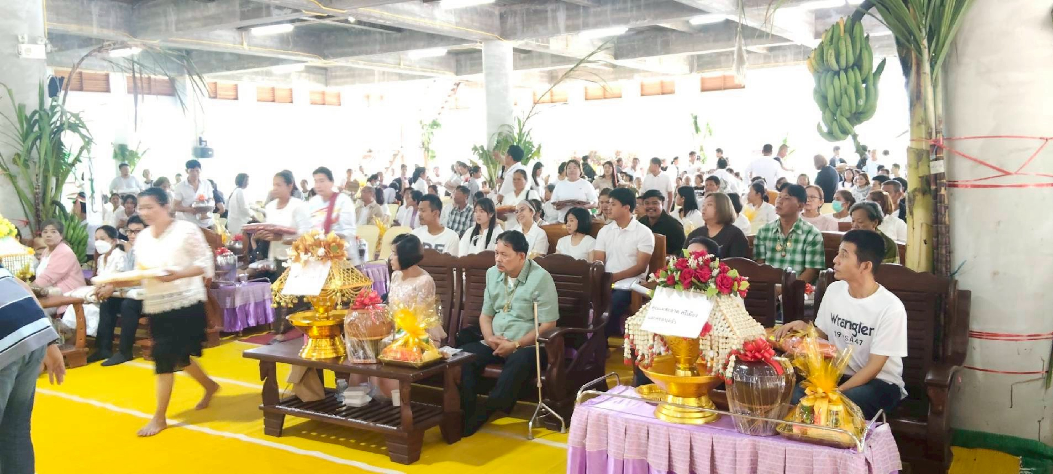 ภาพร่วมพิธีกรรมวัดรวมไทยวนาราม