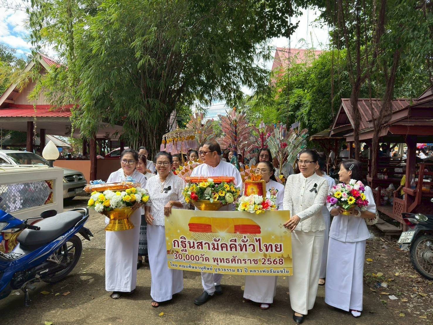 ภาพร่วมขบวนกฐินวัดใหม่คำมา