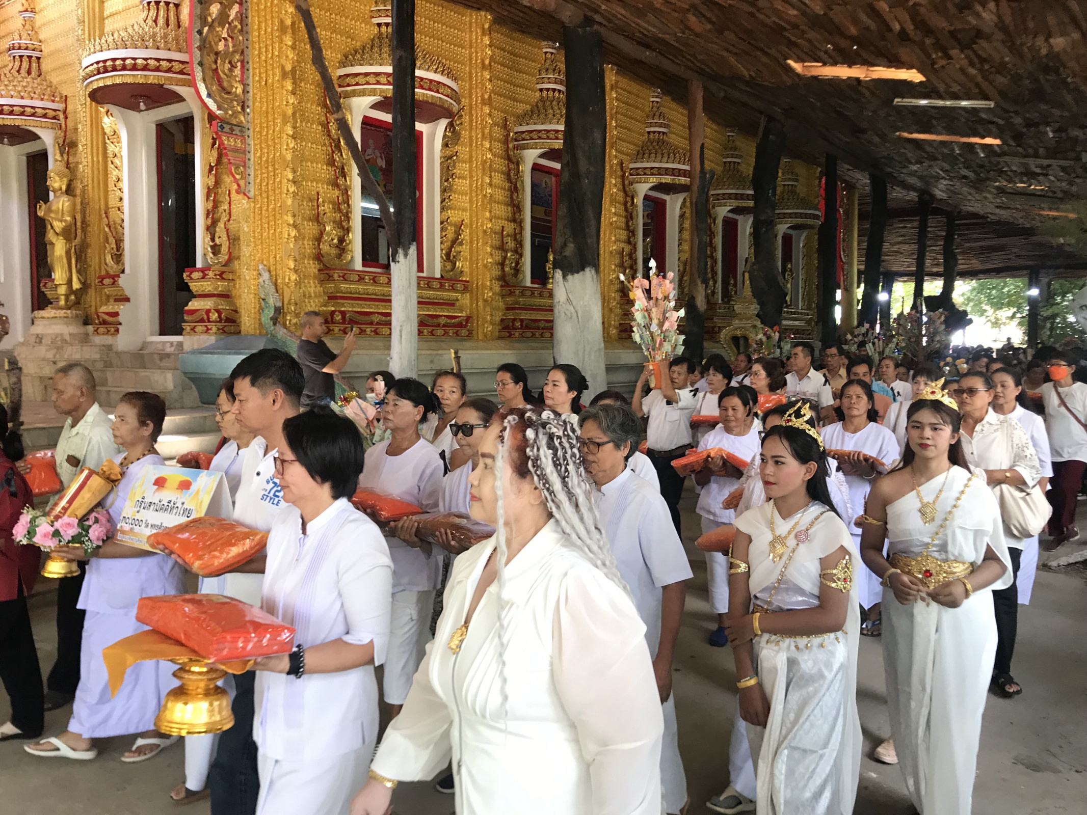 ภาพร่วมขบวนกฐินวัดวังแดง