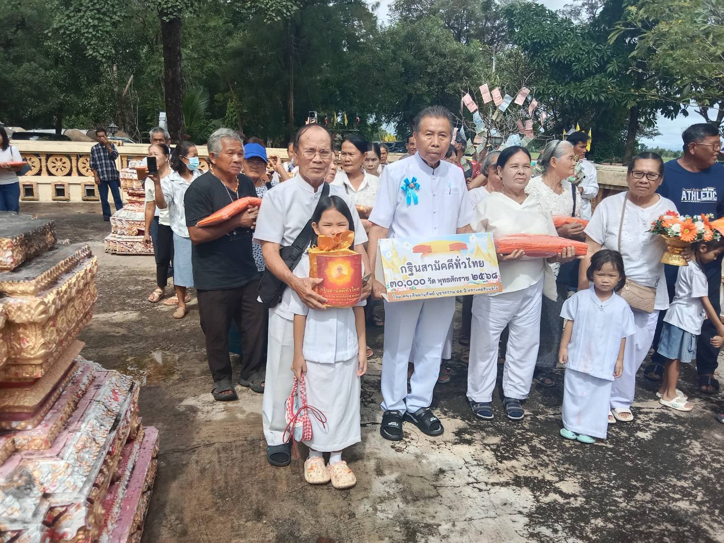 ภาพร่วมขบวนกฐินวัดวังกระสูบ