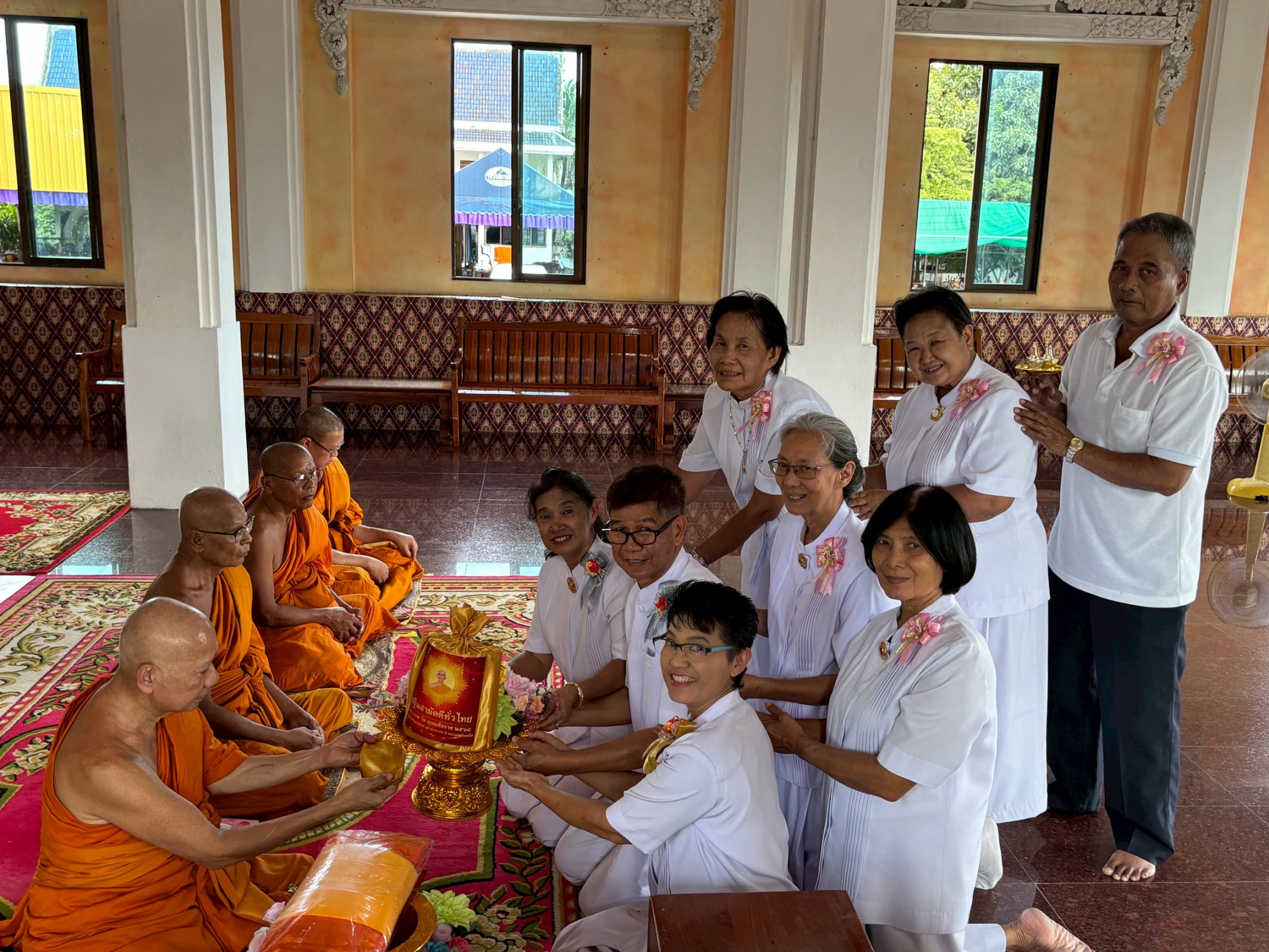 ภาพการถวายปัจจัยวัดวิศิษฏ์บุญญาวาส