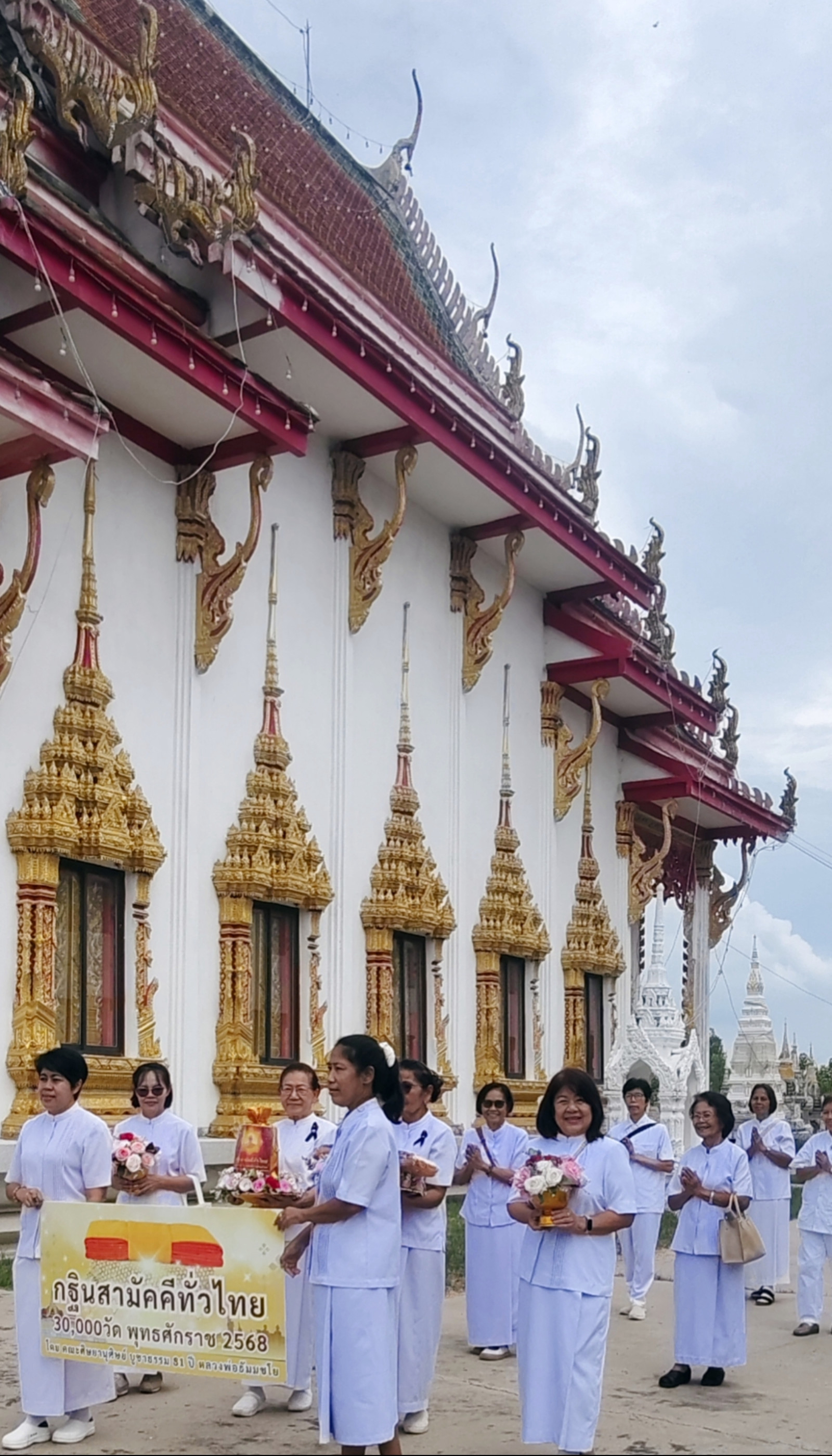 ภาพร่วมขบวนกฐินวัดศรีจันทาราม