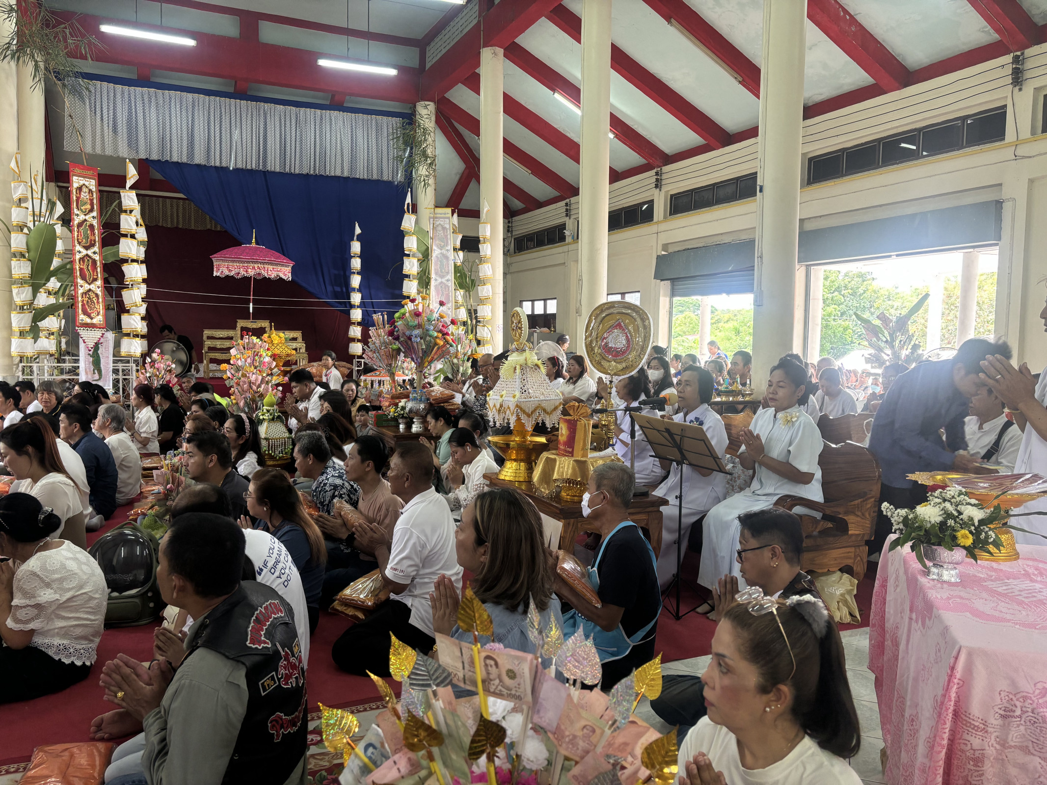 ภาพร่วมพิธีกรรมวัดเทพจันทร์ลอย