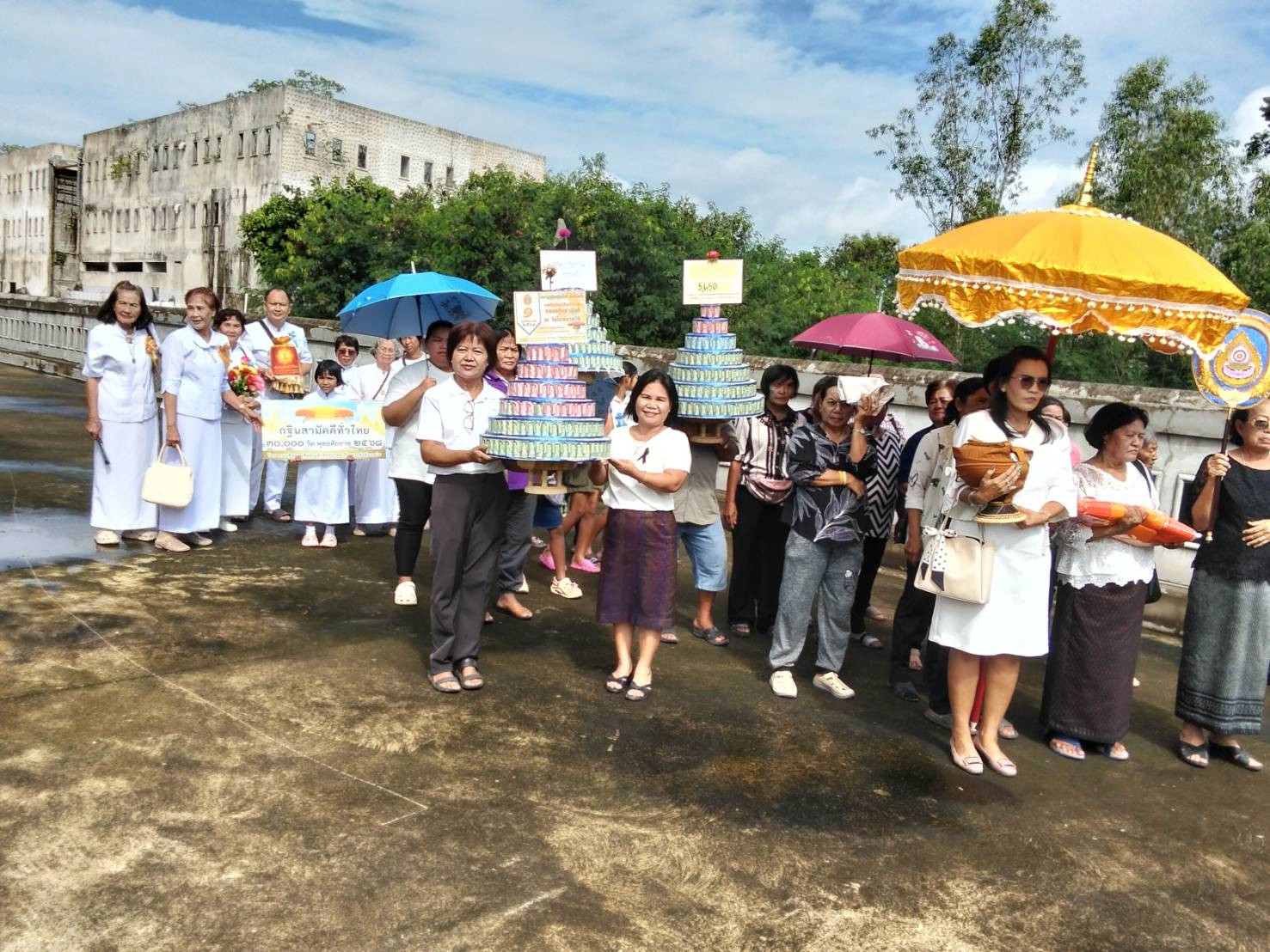 ภาพร่วมขบวนกฐินวัดใหม่ลาดวิถี