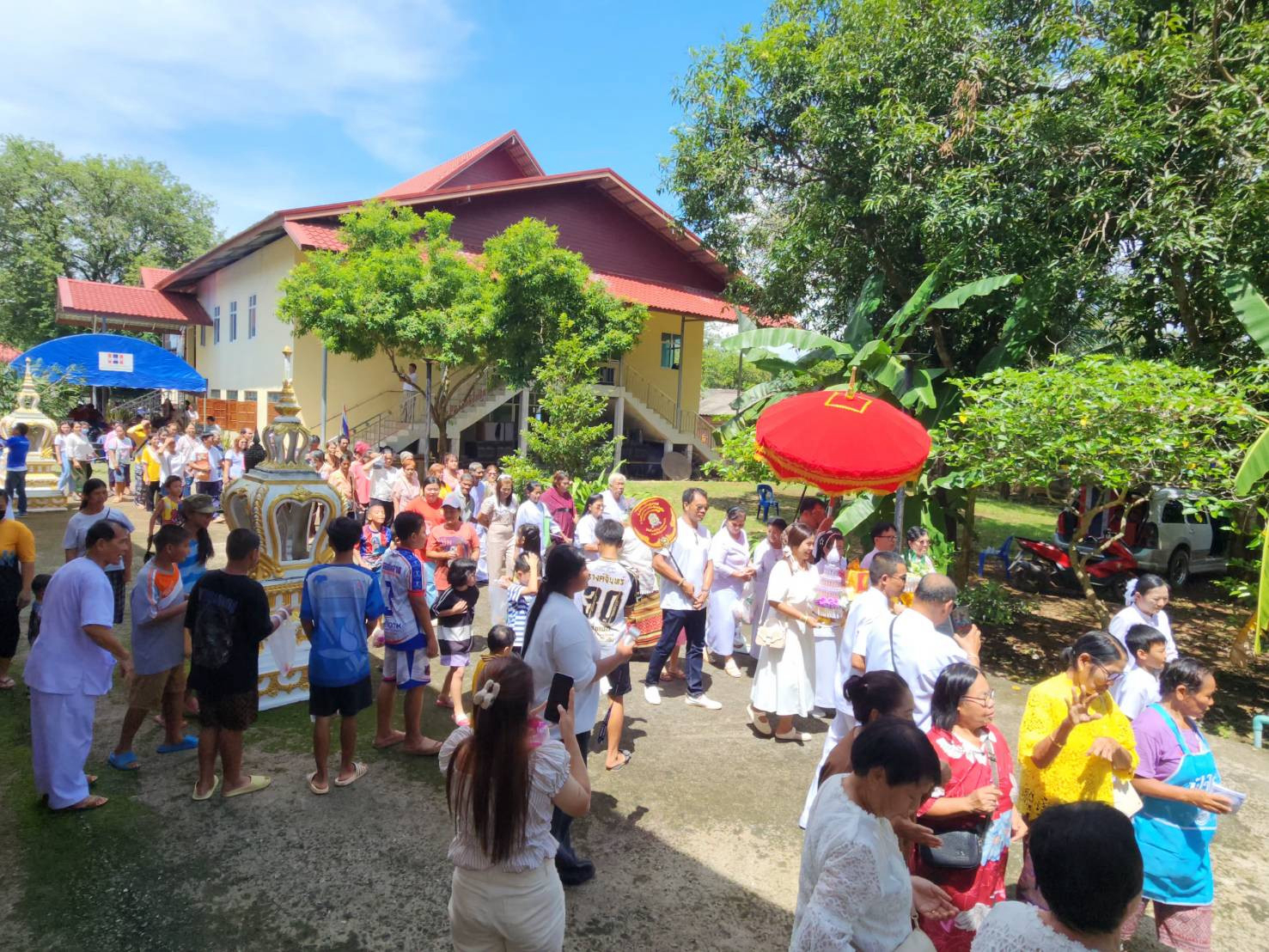 ภาพร่วมขบวนกฐินวัดศรีจันทราราม