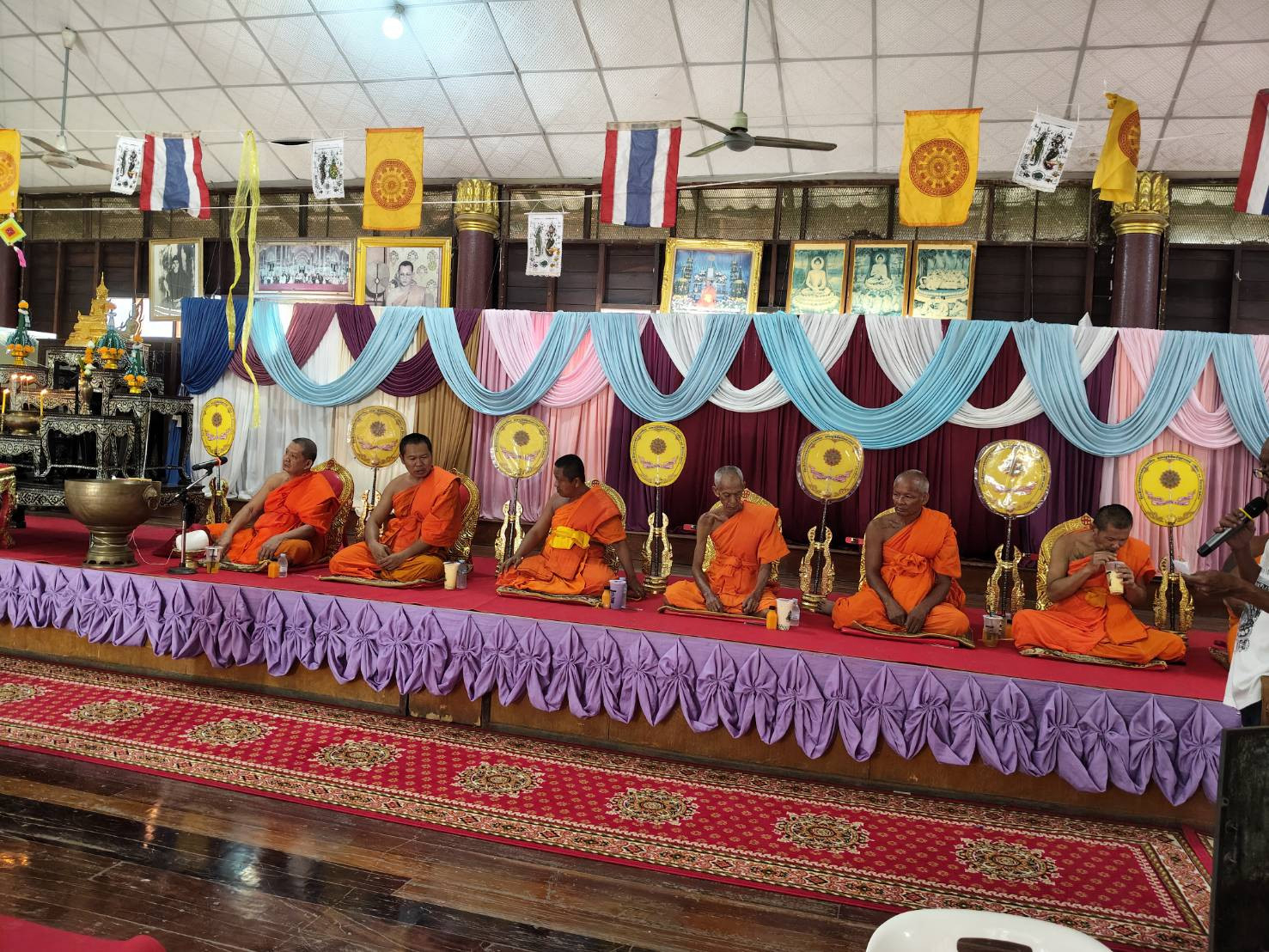 ภาพร่วมพิธีกรรมวัดราษฎร์เจริญ